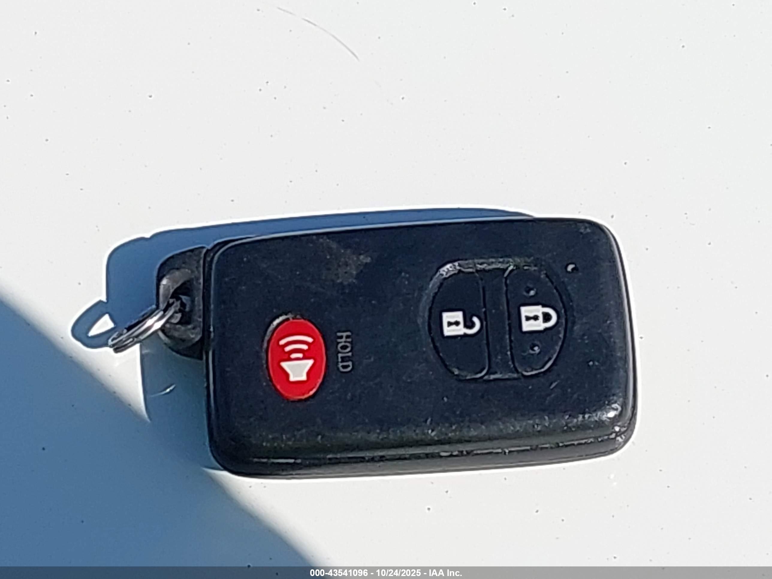 TOYOTA PRIUS image 11