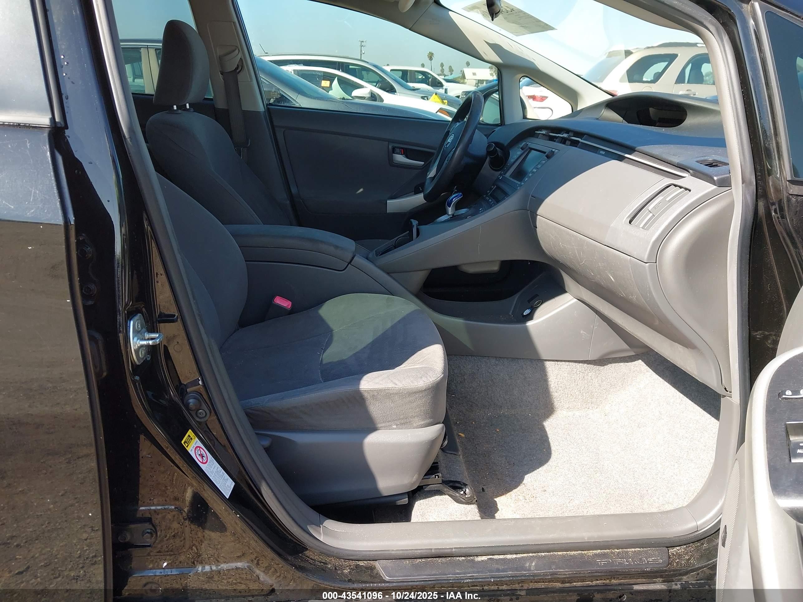 TOYOTA PRIUS image 5