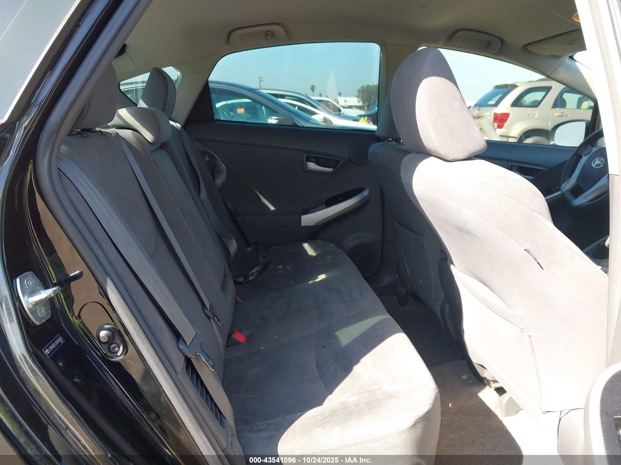 TOYOTA PRIUS image 8