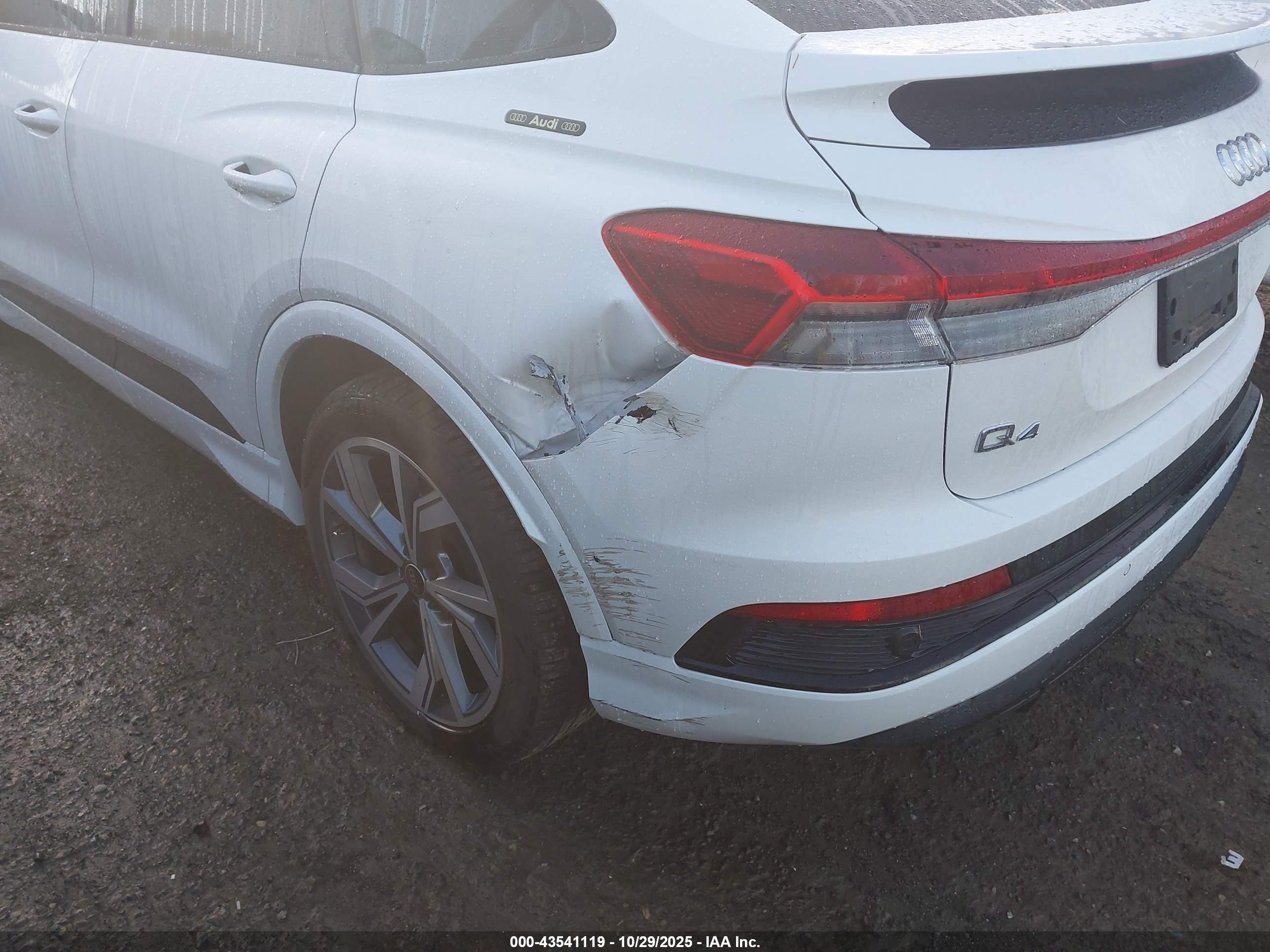 AUDI Q4 image 6