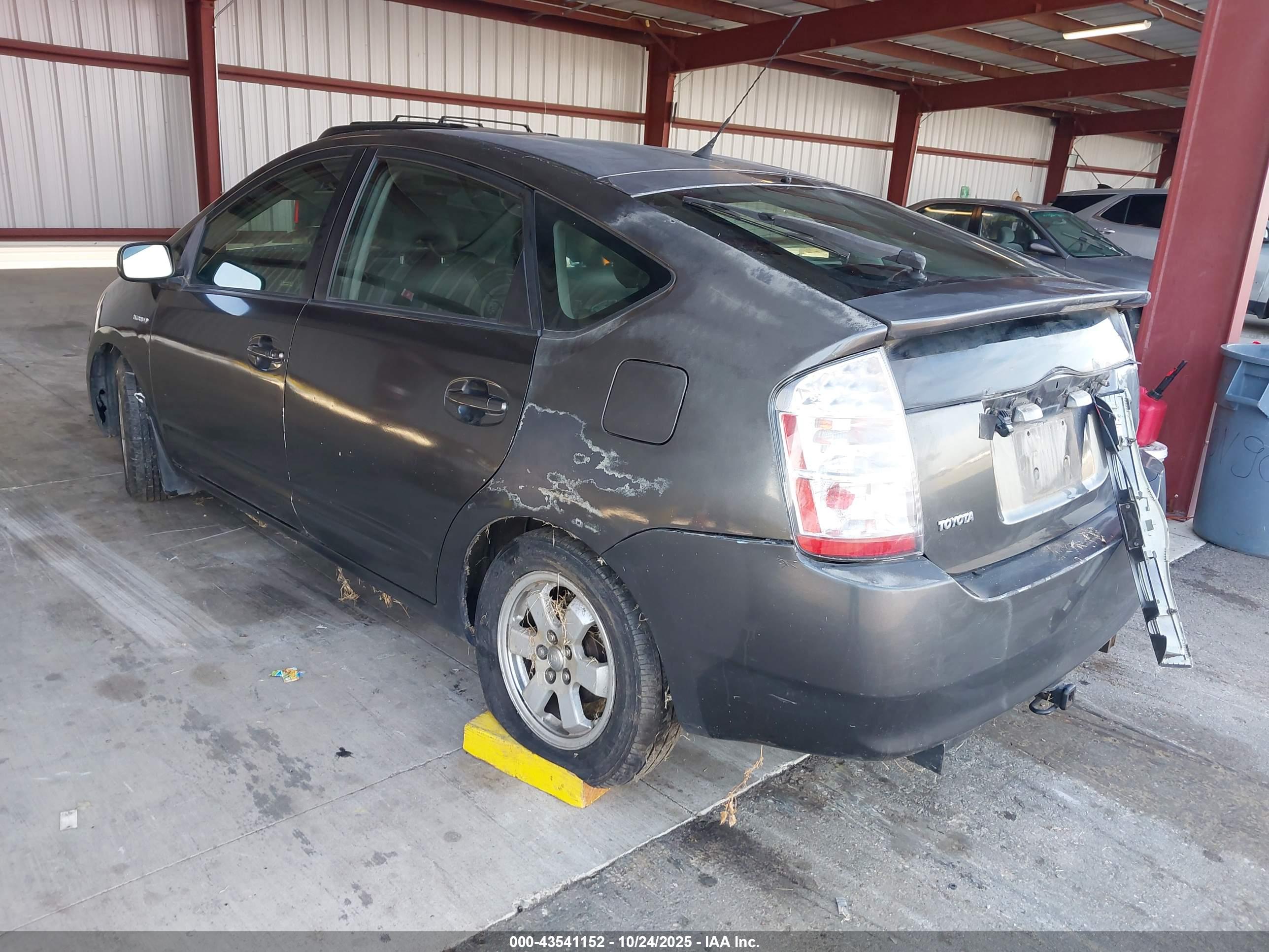 TOYOTA PRIUS image 3