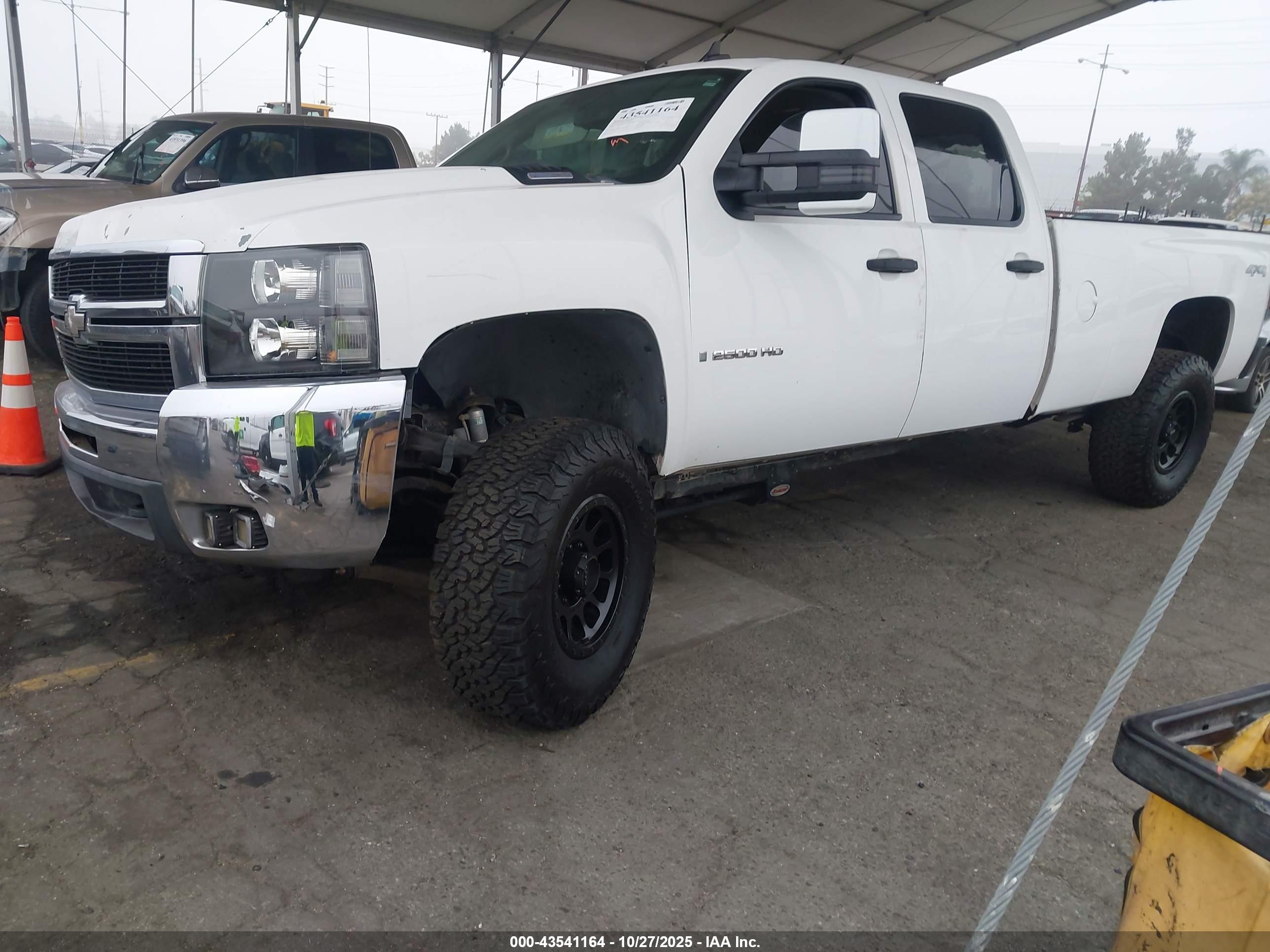 CHEVROLET SILVERADO image 2