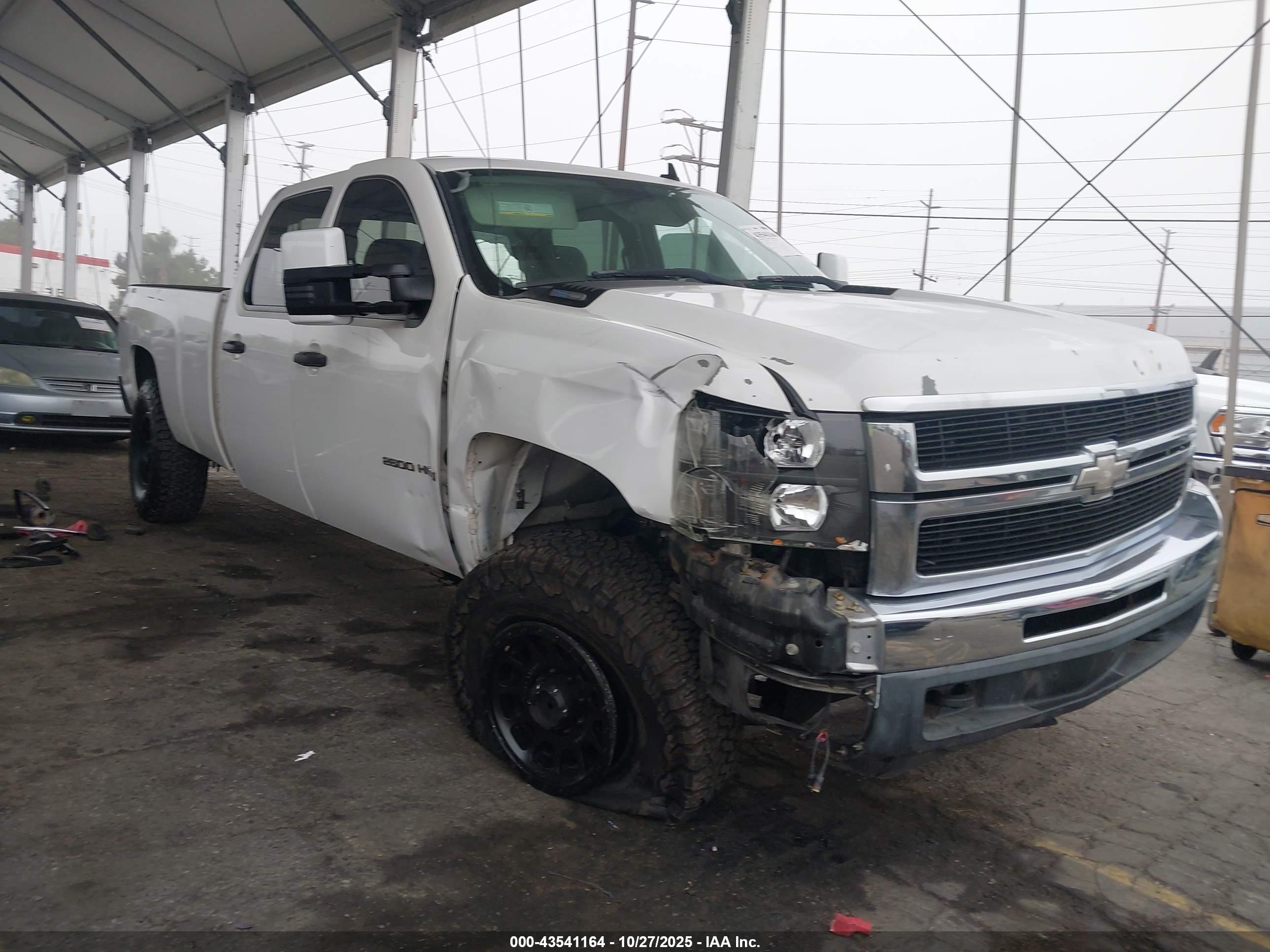 CHEVROLET SILVERADO image 6