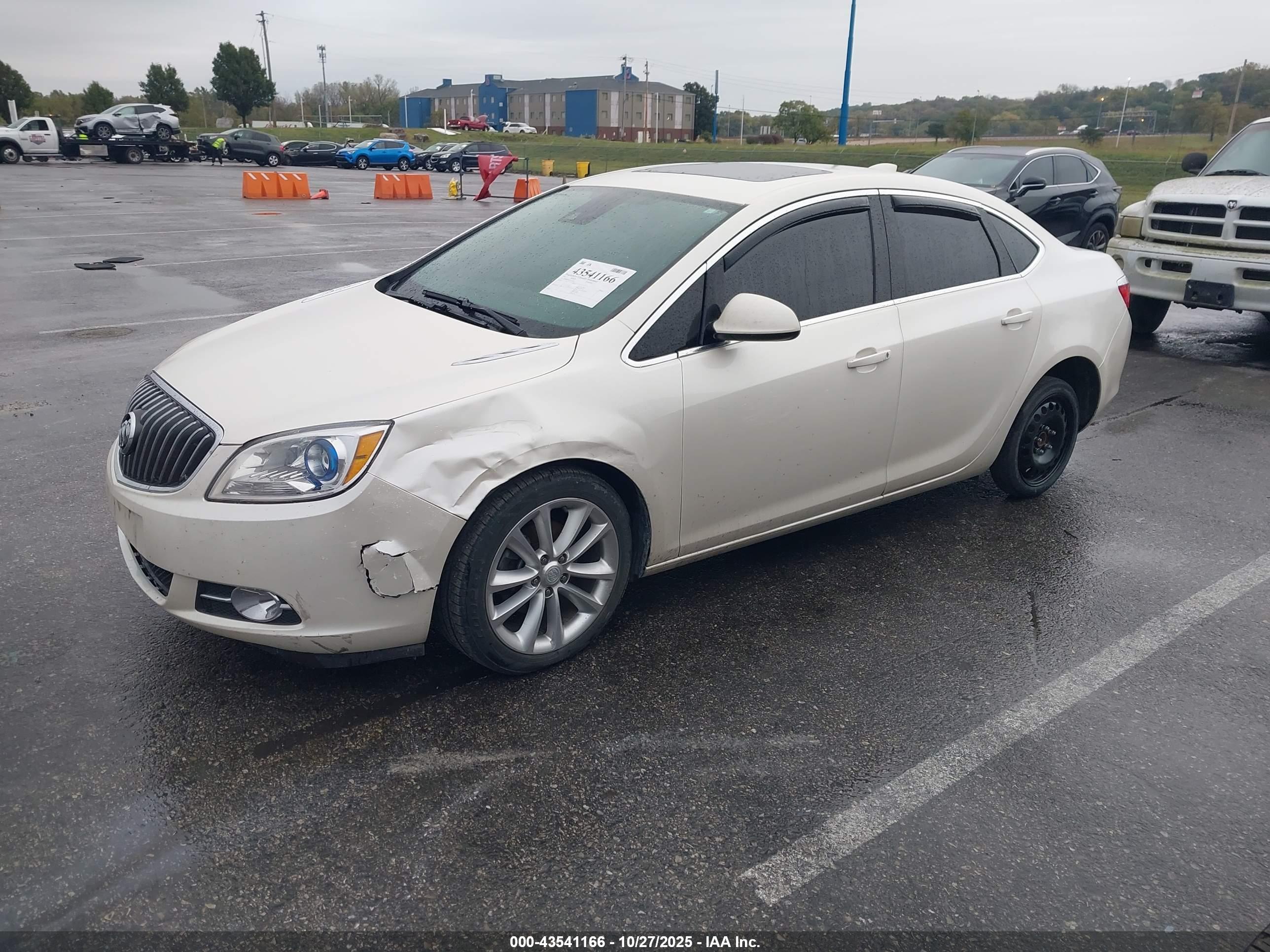 BUICK VERANO image 2