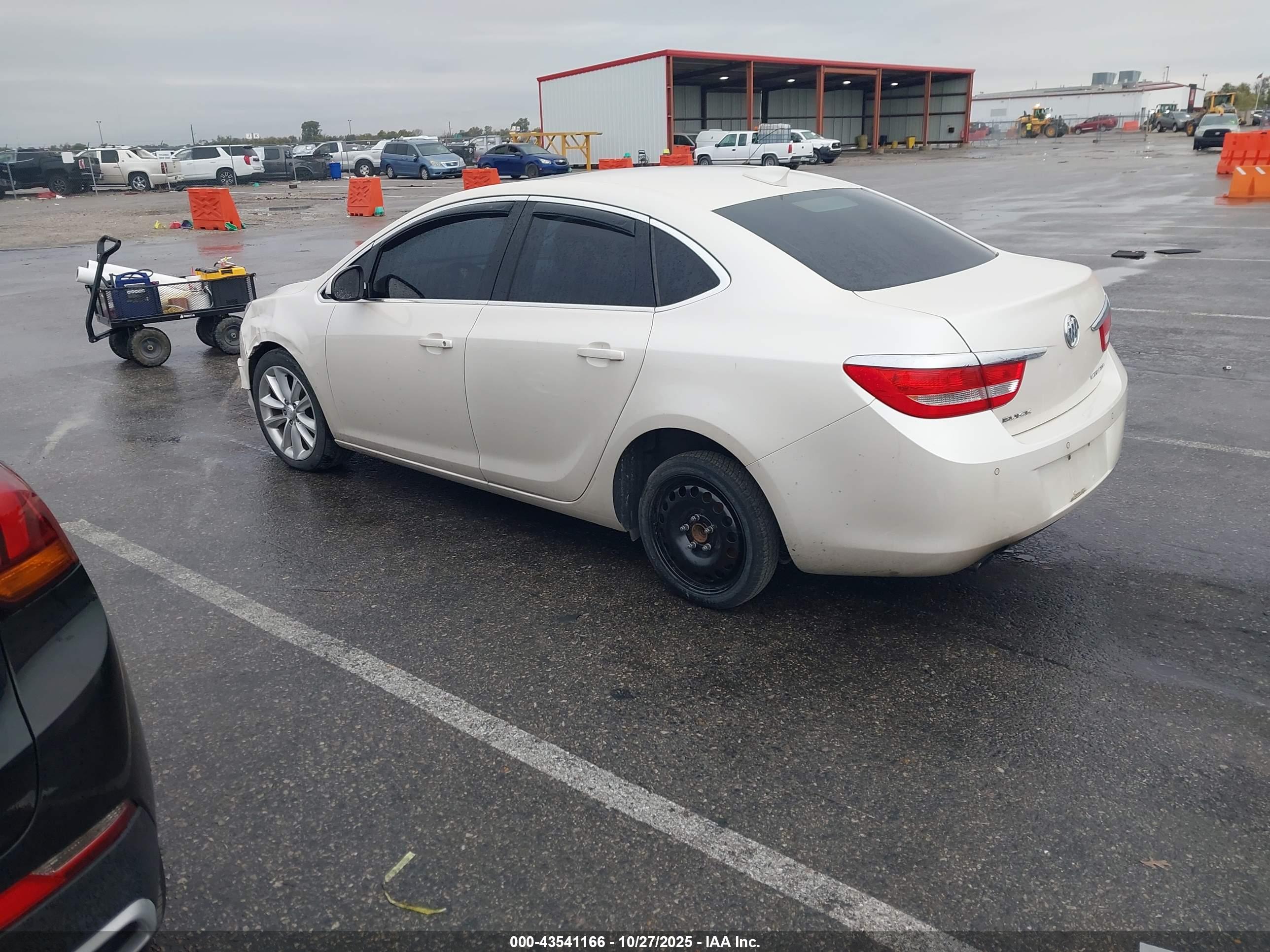 BUICK VERANO image 3