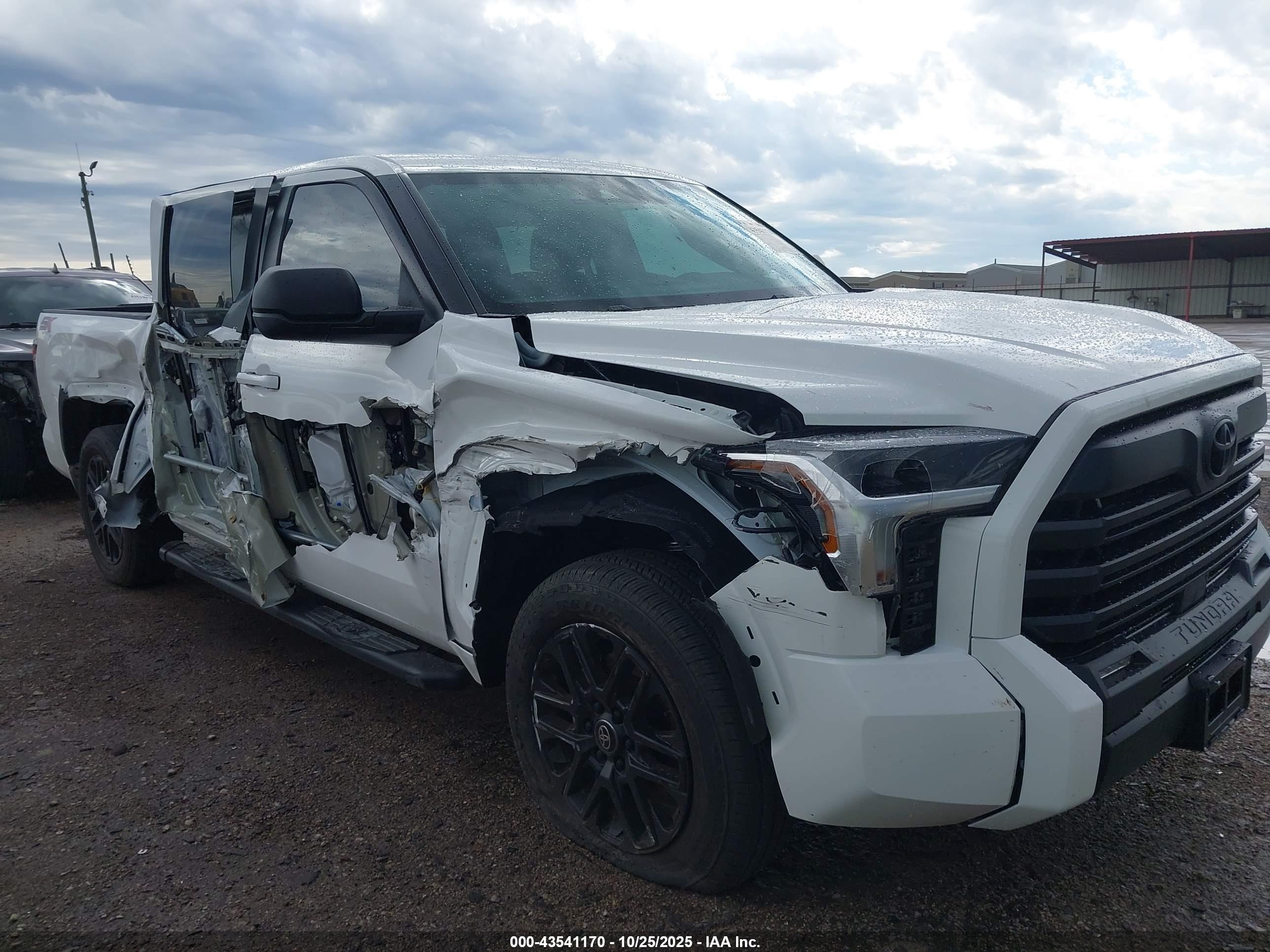 TOYOTA TUNDRA image 6