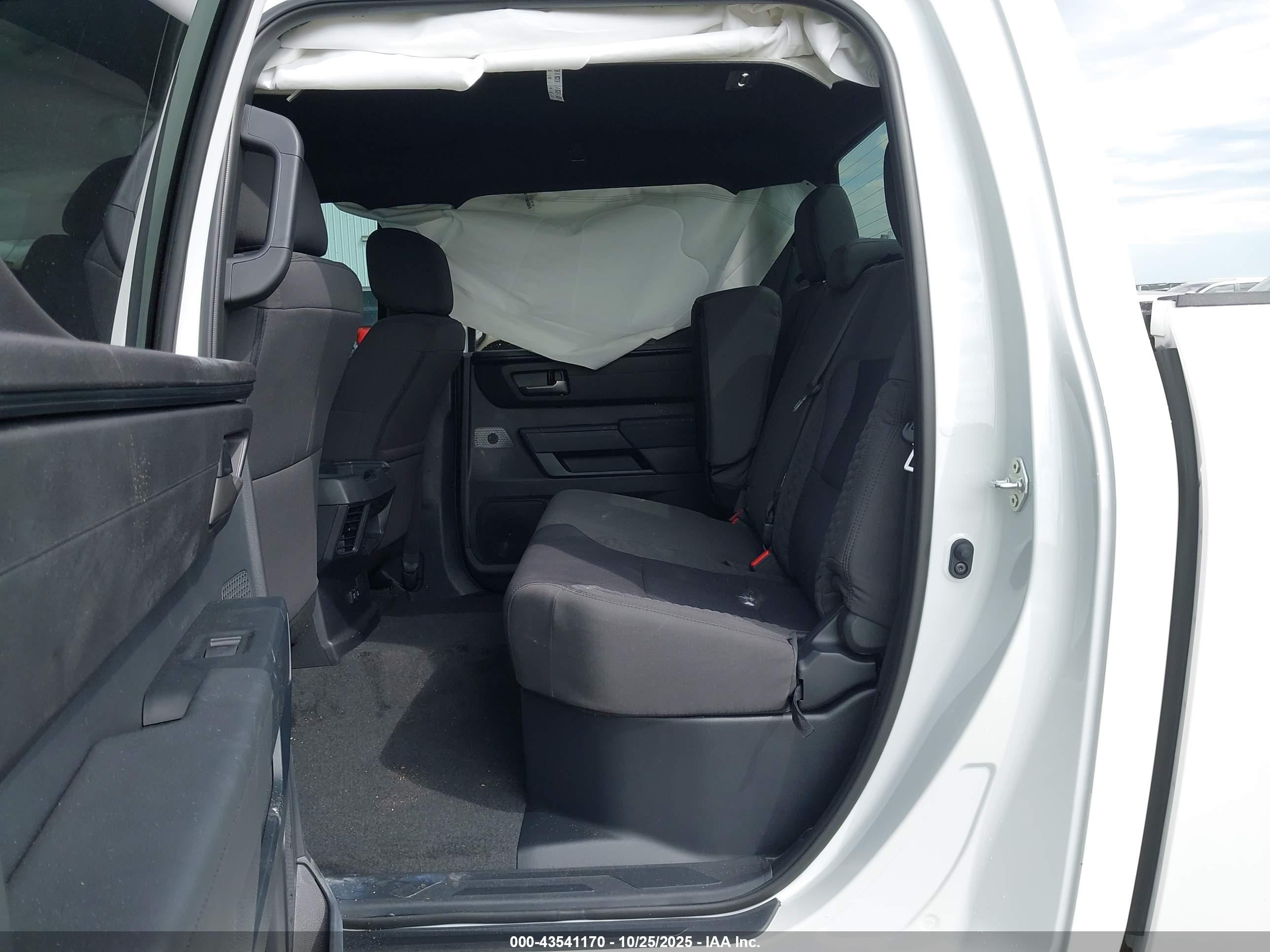 TOYOTA TUNDRA image 8