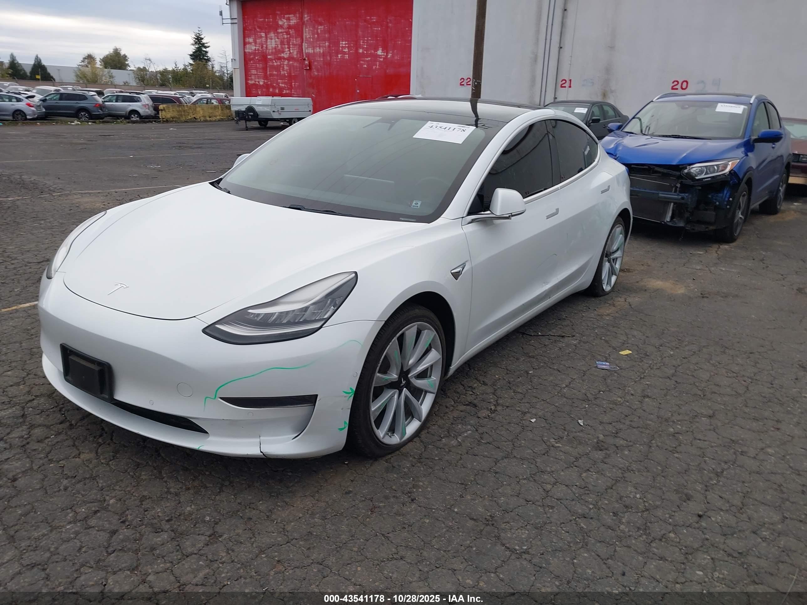 TESLA MODEL image 2