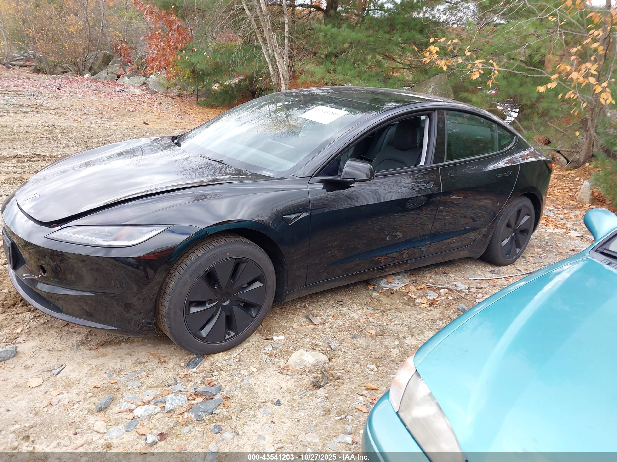 TESLA MODEL image 2