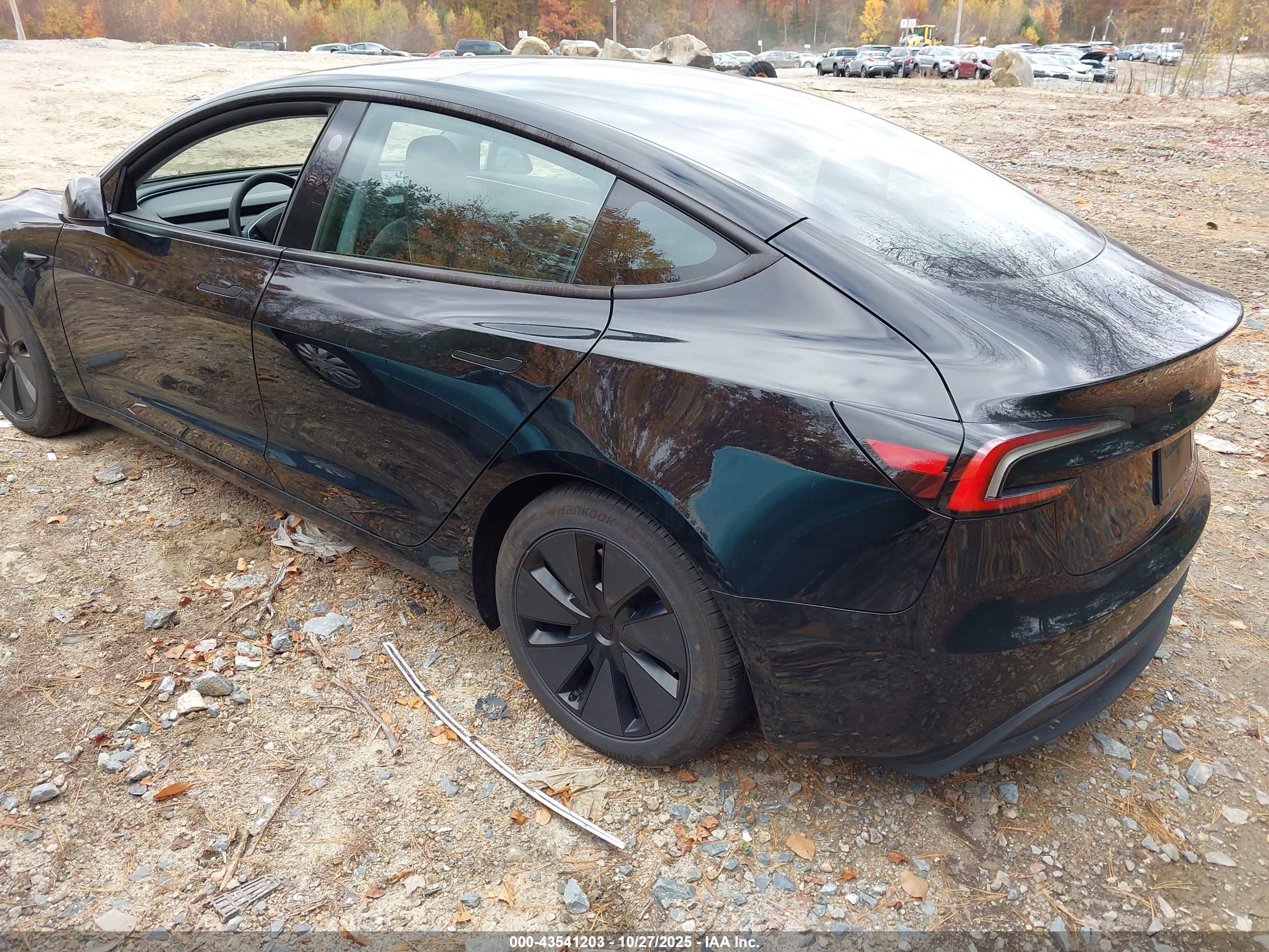 TESLA MODEL image 3