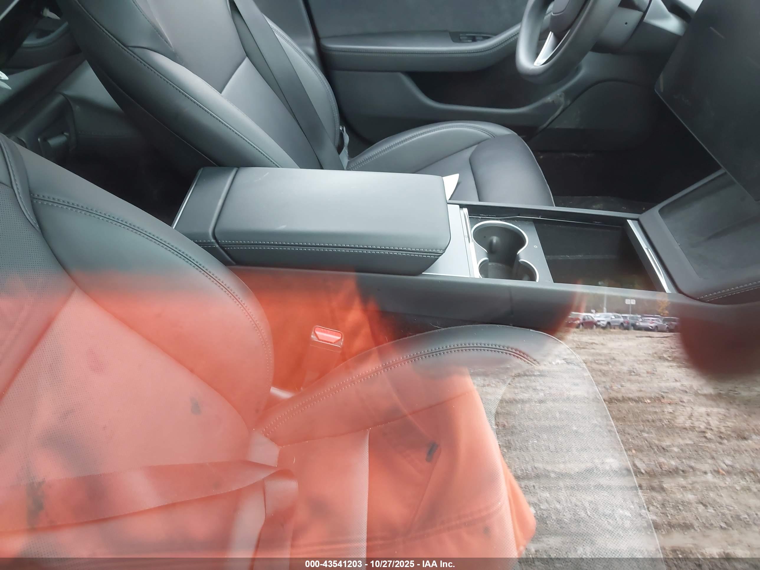 TESLA MODEL image 5