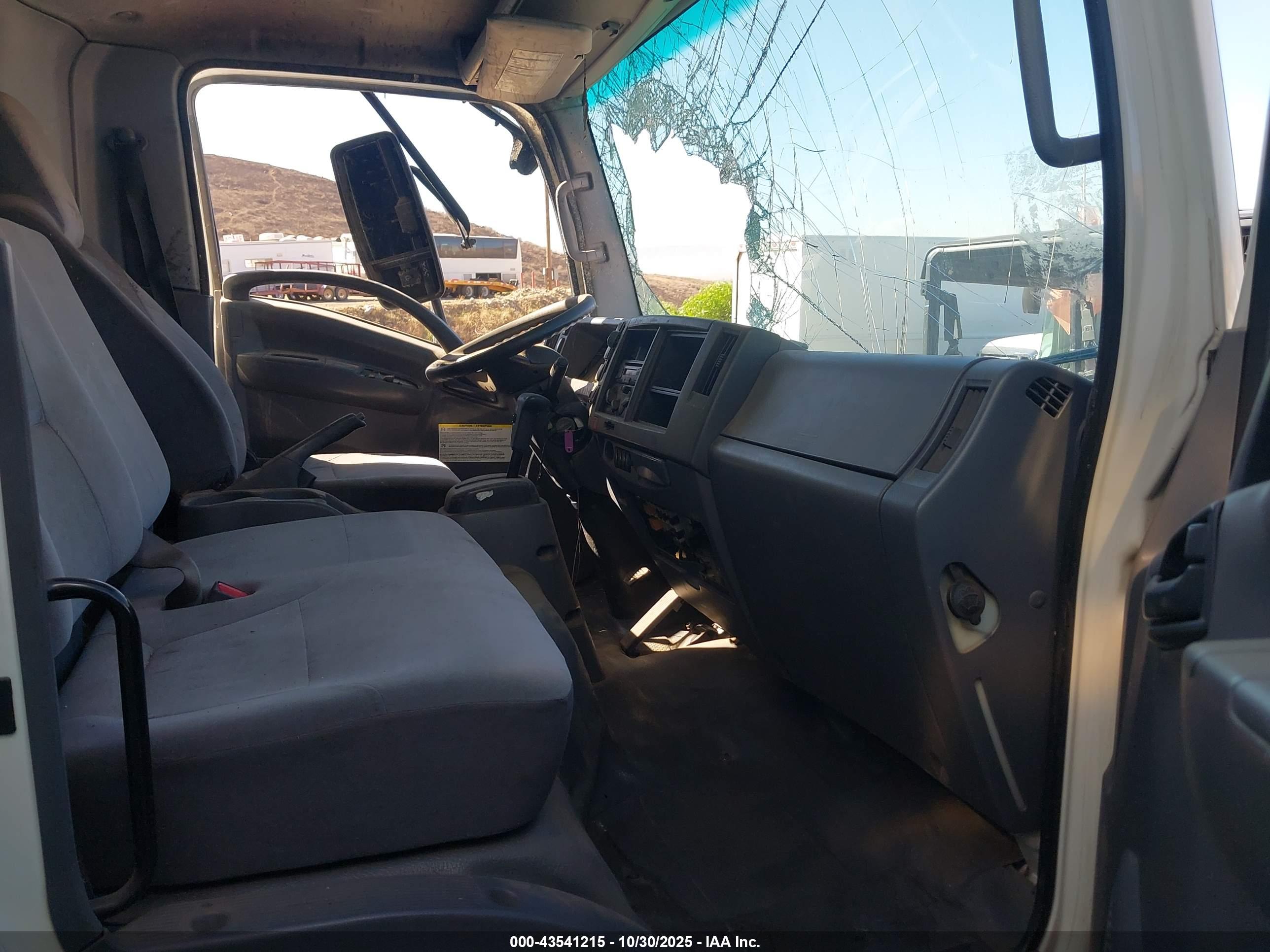 ISUZU NRR image 5