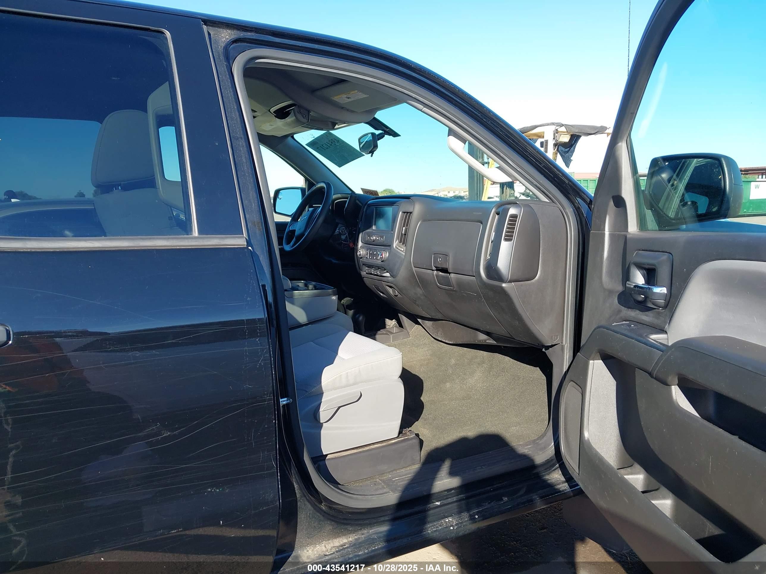 CHEVROLET SILVERADO image 5