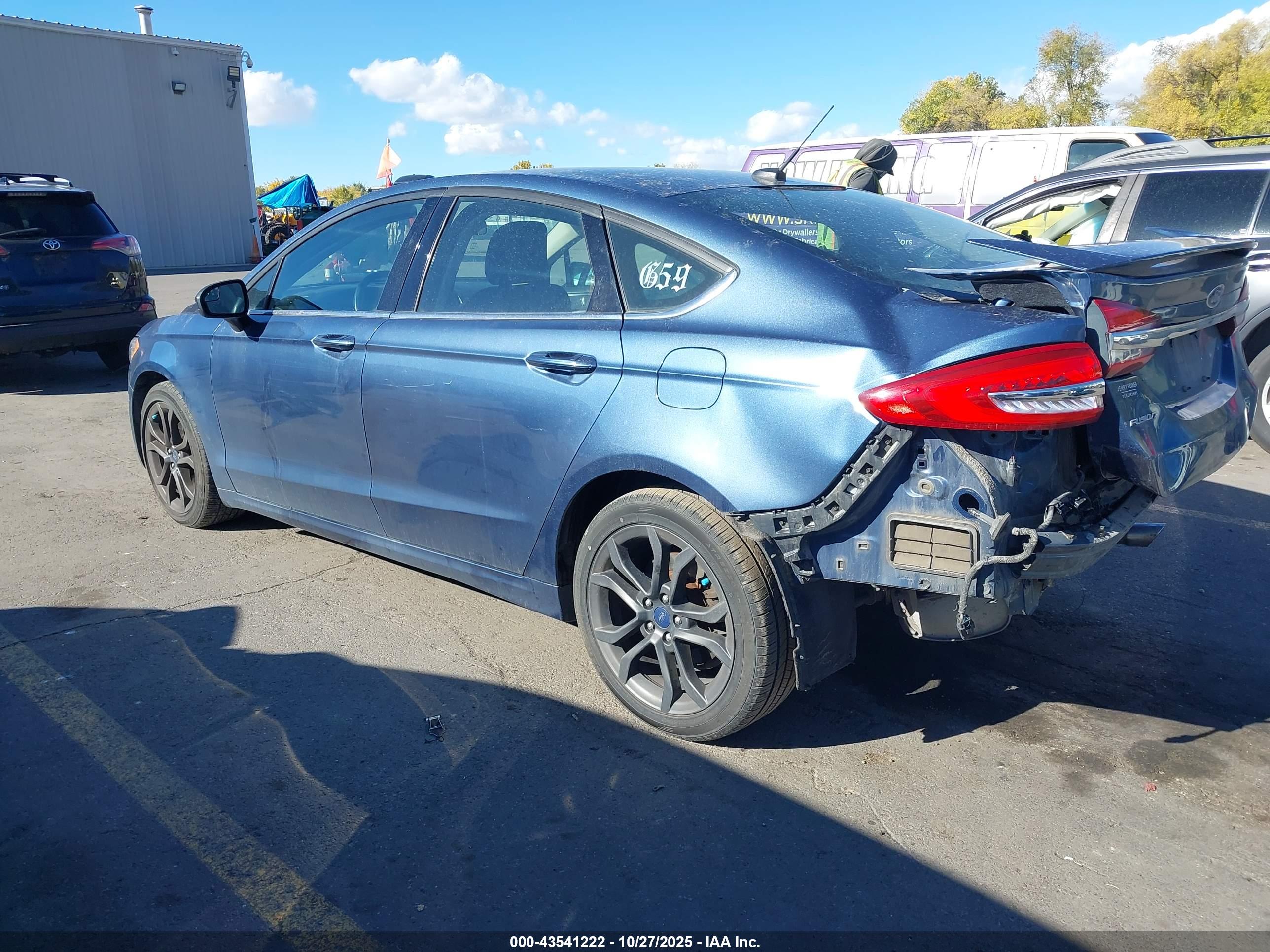 FORD FUSION image 3