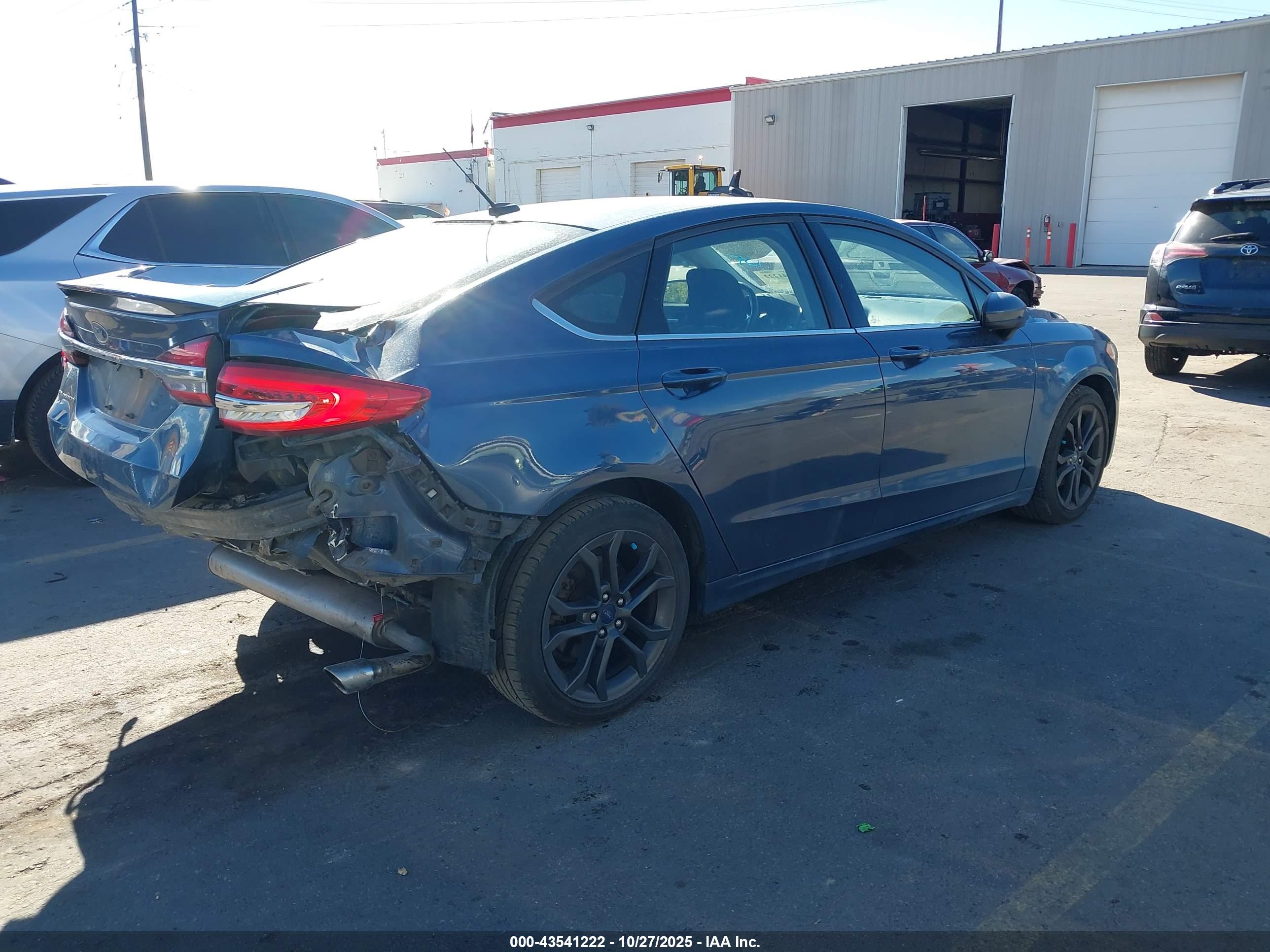 FORD FUSION image 4