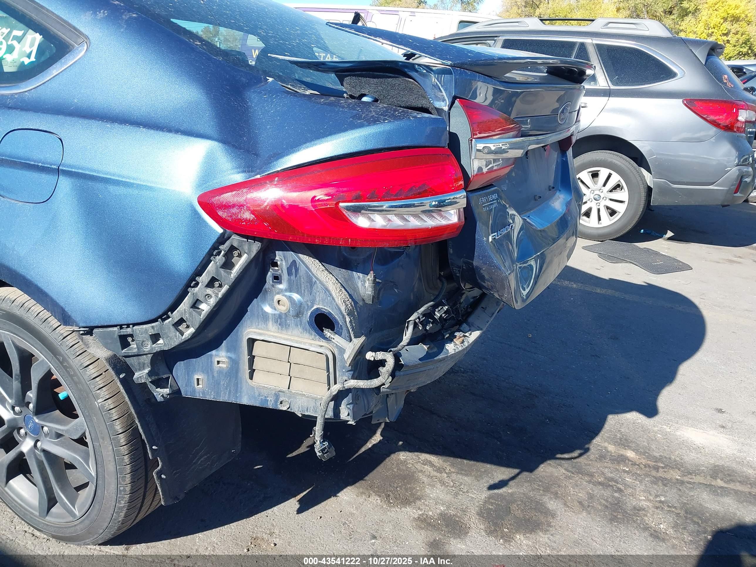 FORD FUSION image 6