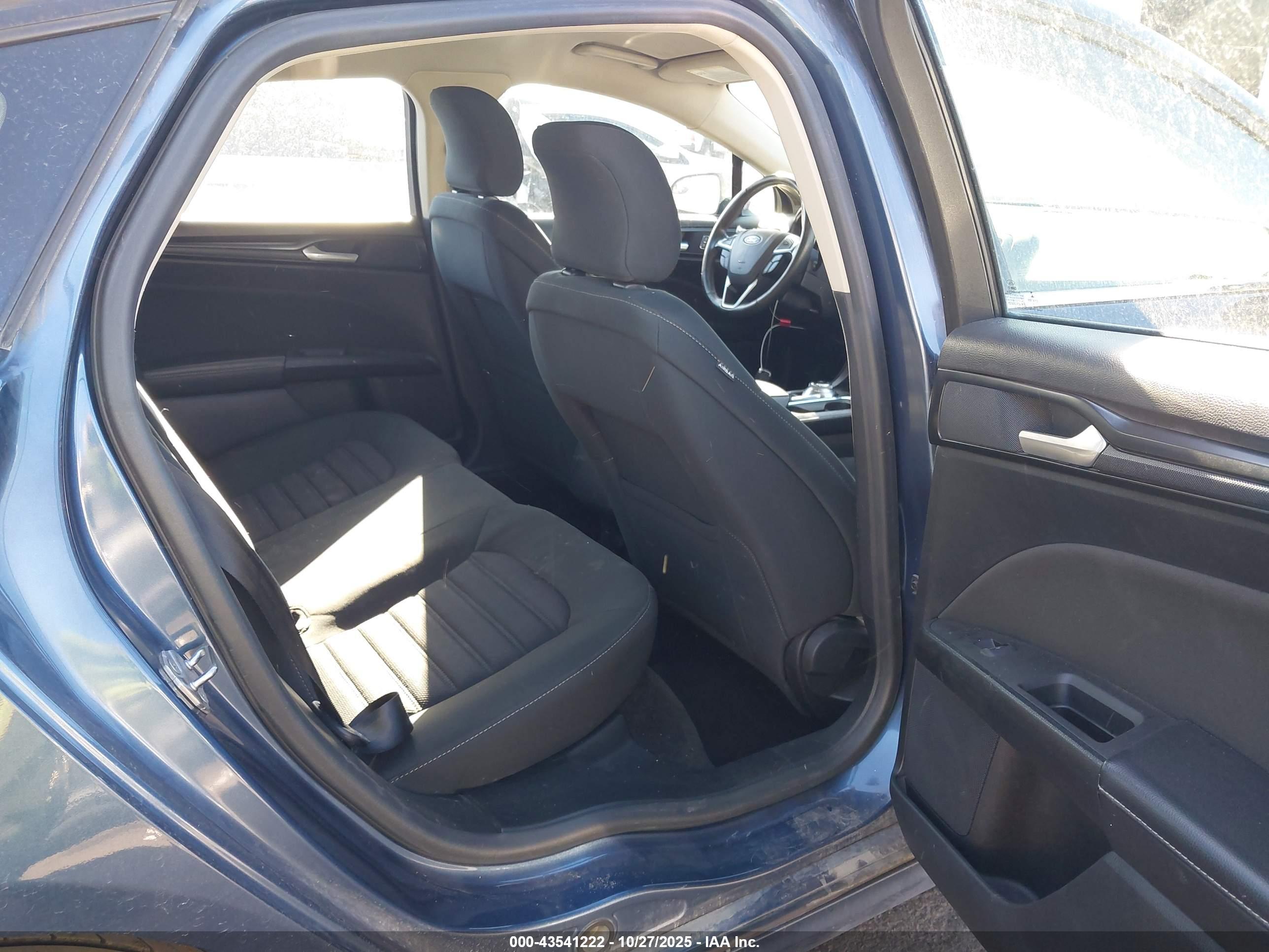 FORD FUSION image 8