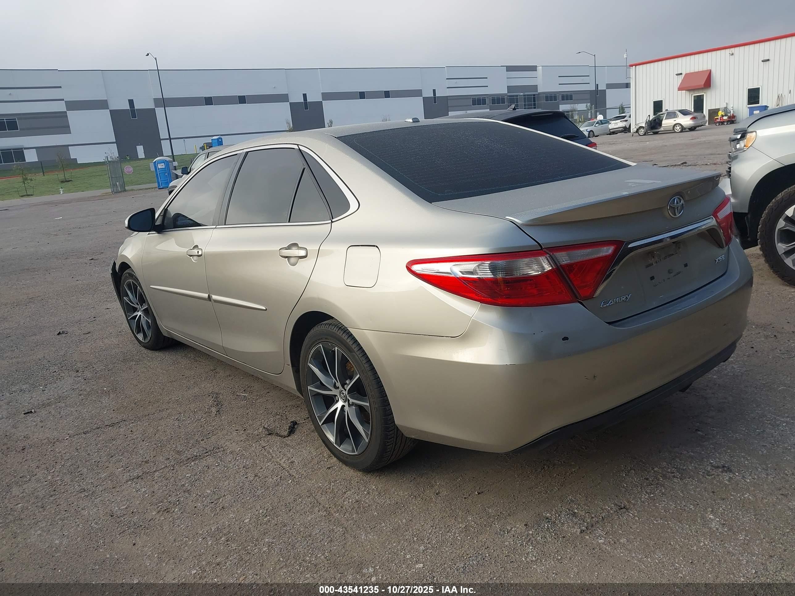 TOYOTA CAMRY image 3
