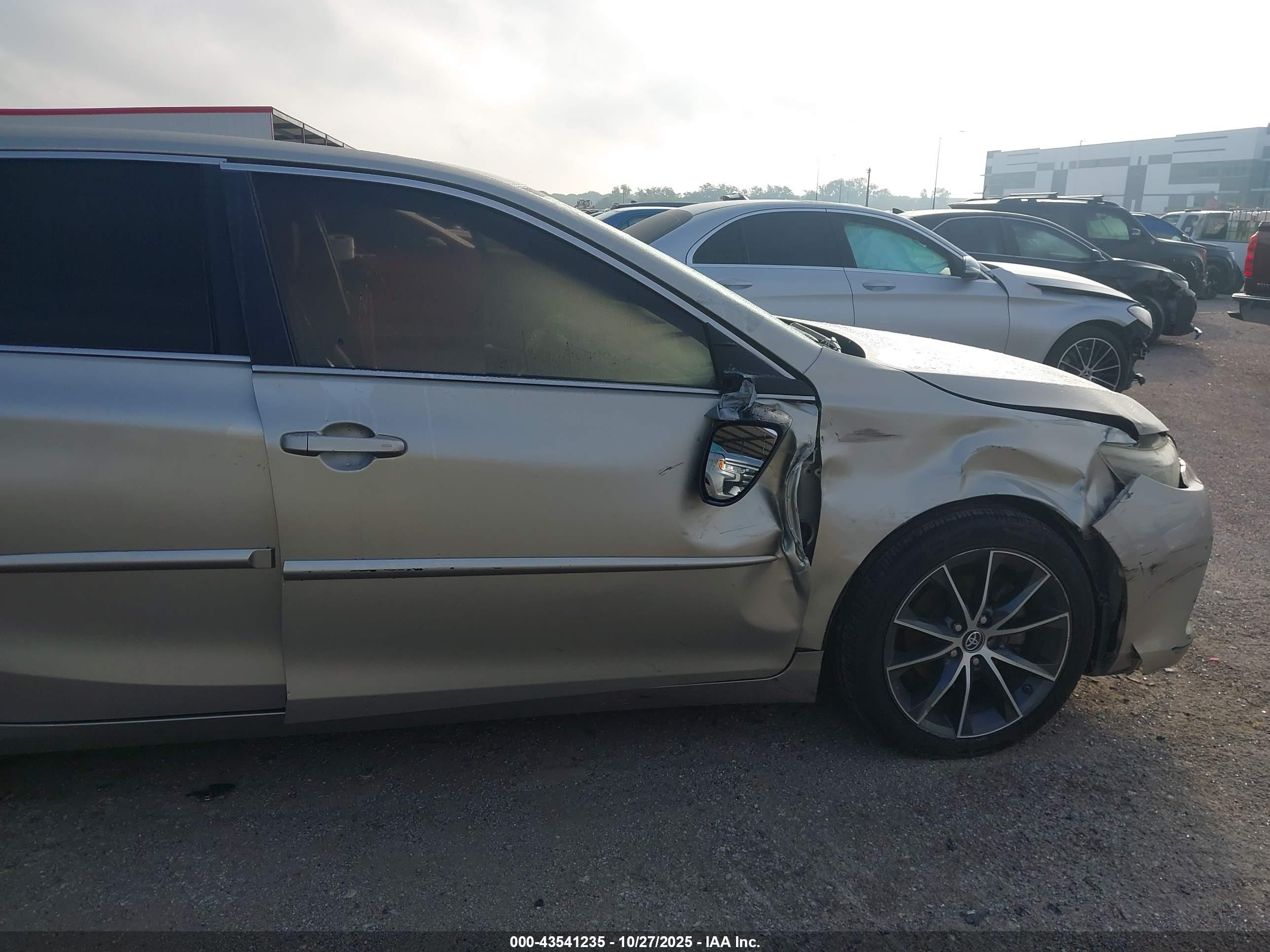 TOYOTA CAMRY image 6