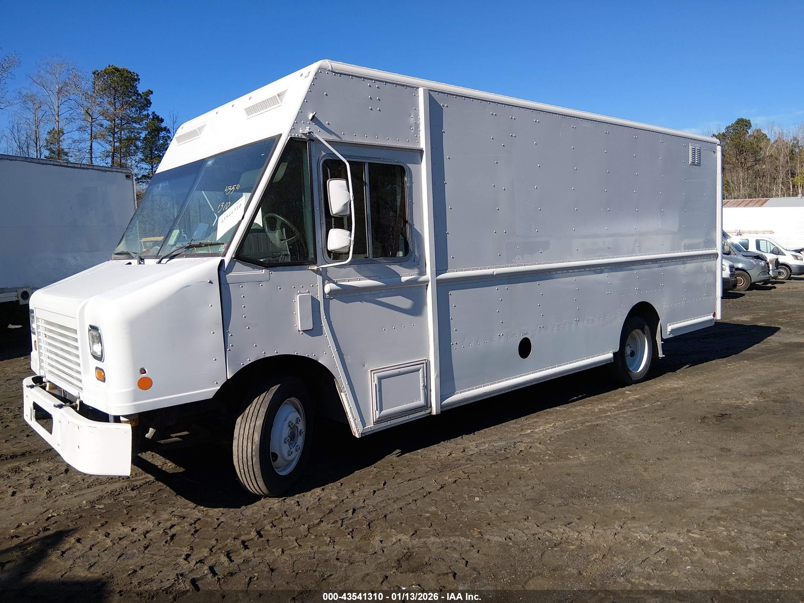 FREIGHTLINER CHASSIS image 2