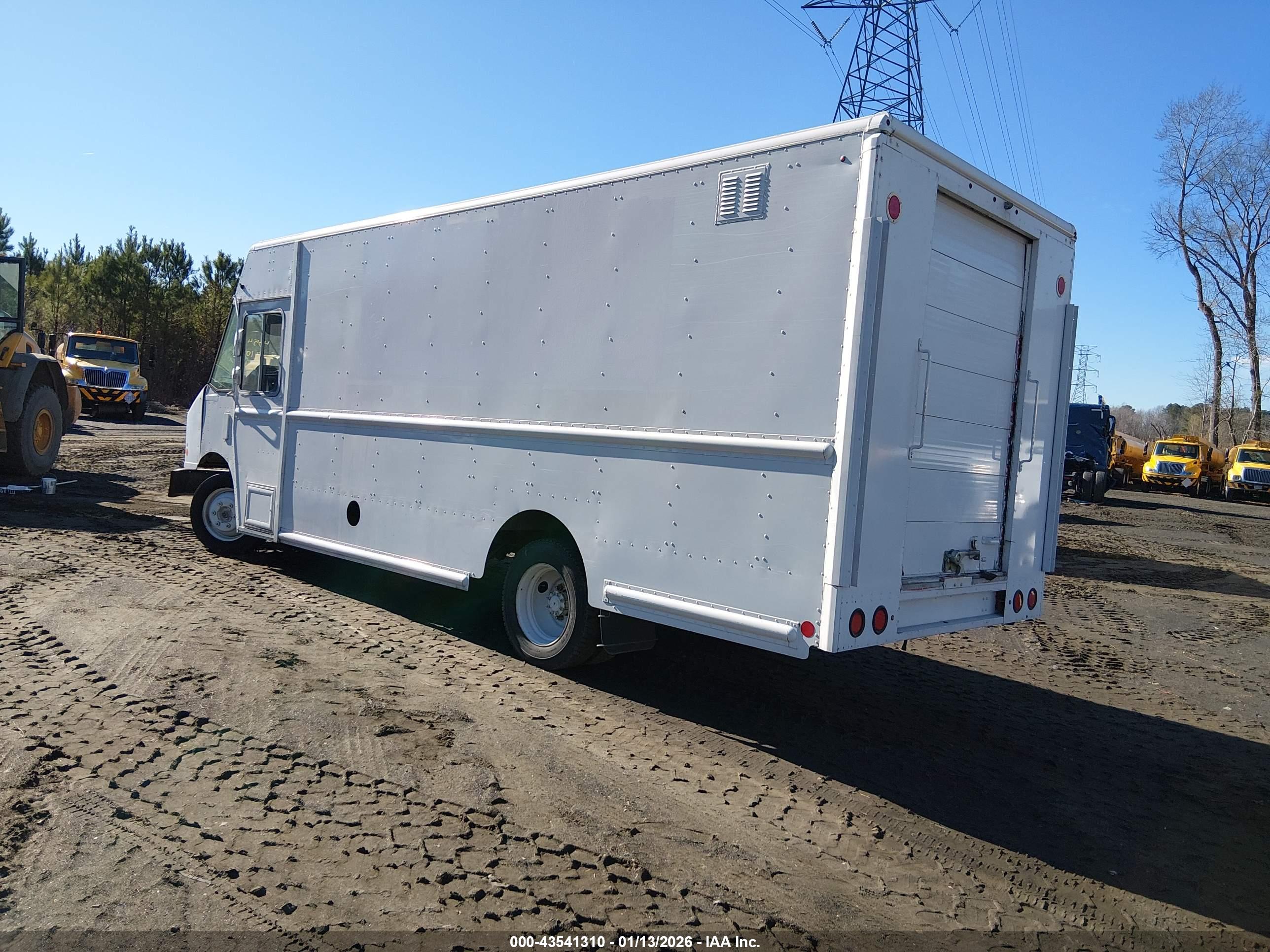 FREIGHTLINER CHASSIS image 3