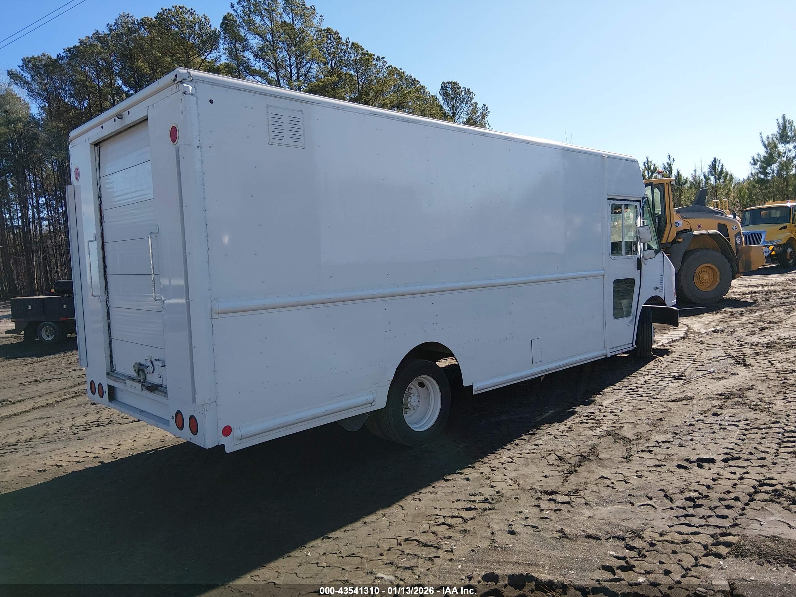 FREIGHTLINER CHASSIS image 4