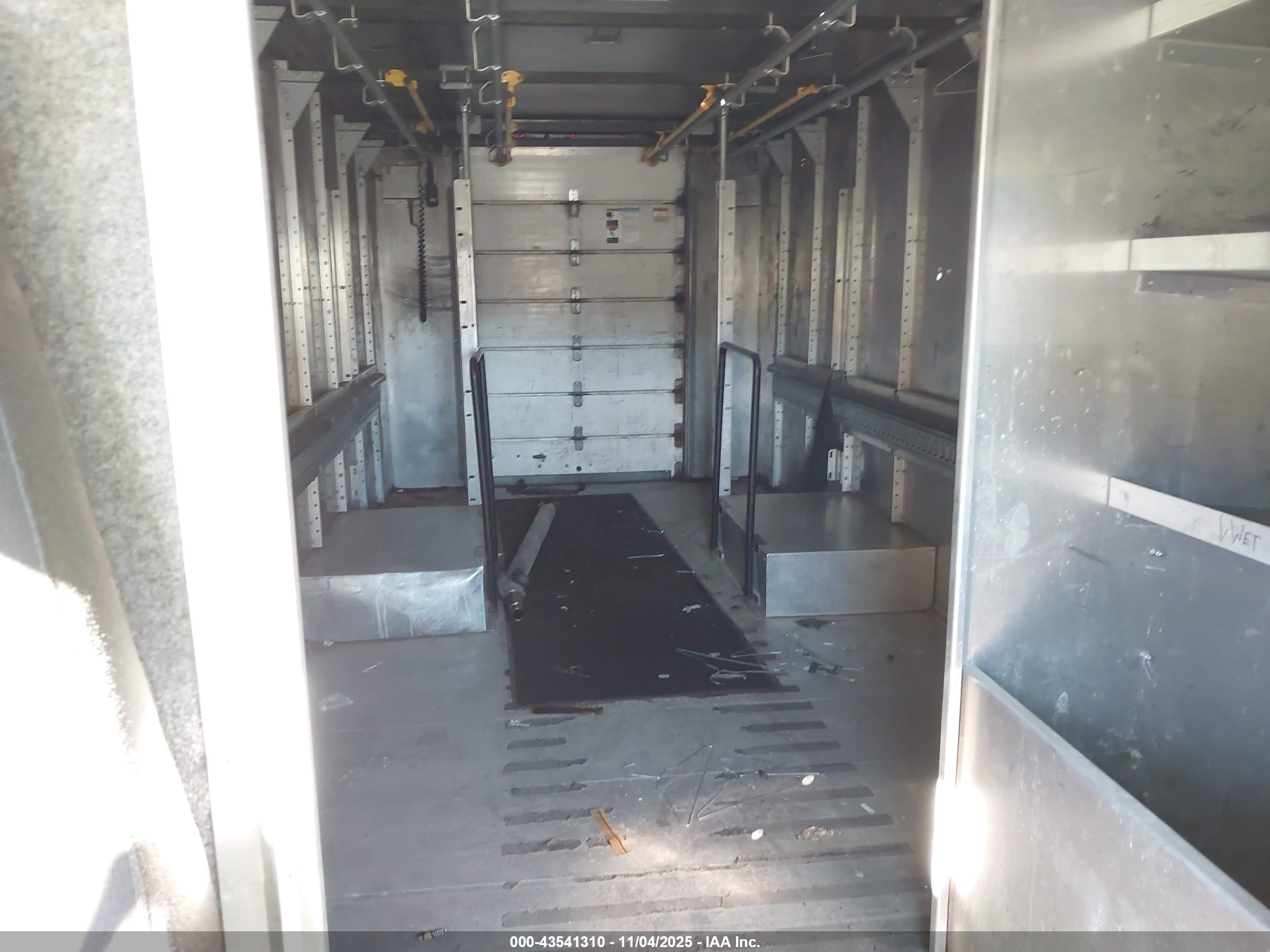 FREIGHTLINER CHASSIS image 8