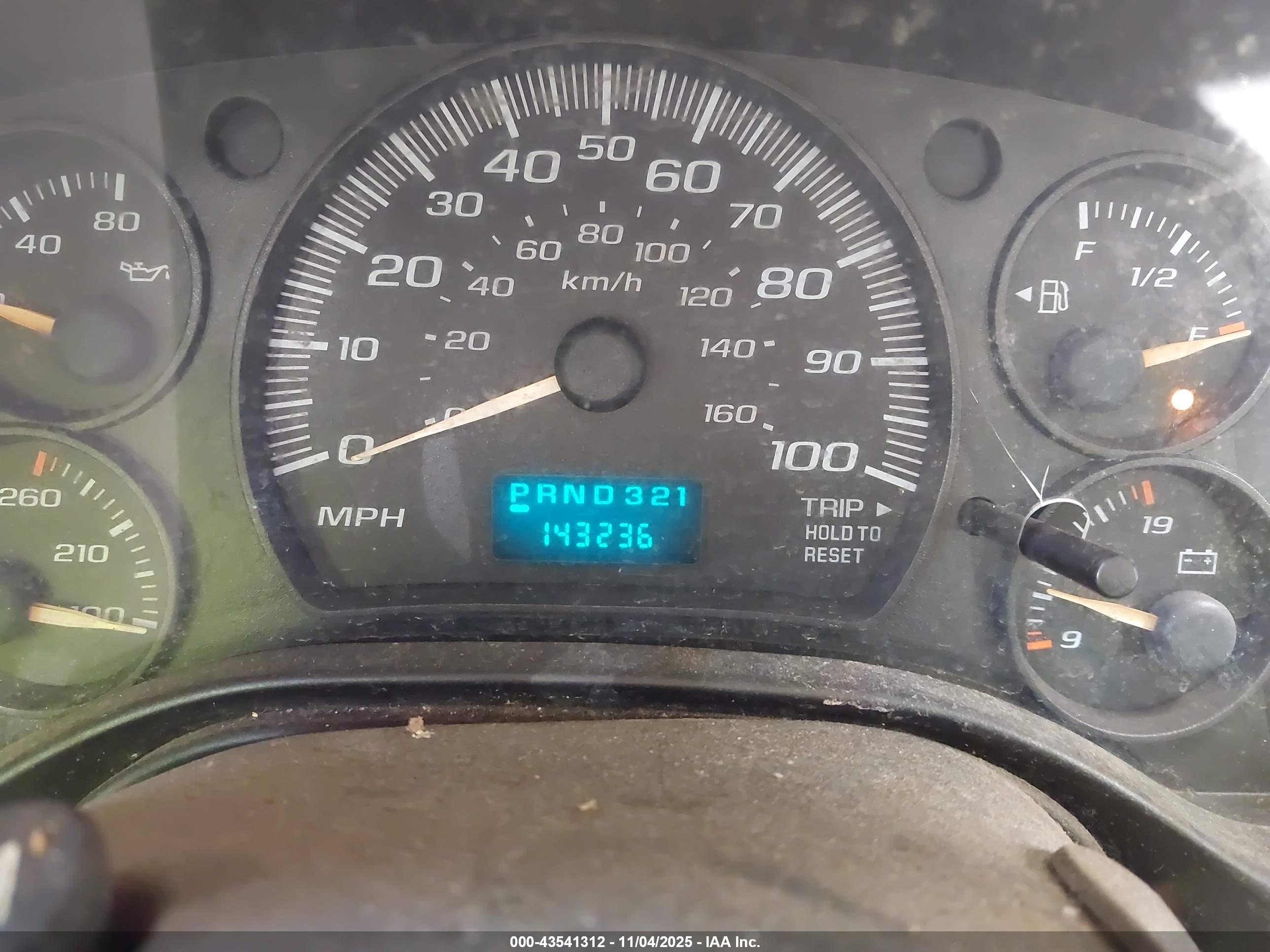 CHEVROLET EXPRESS image 6