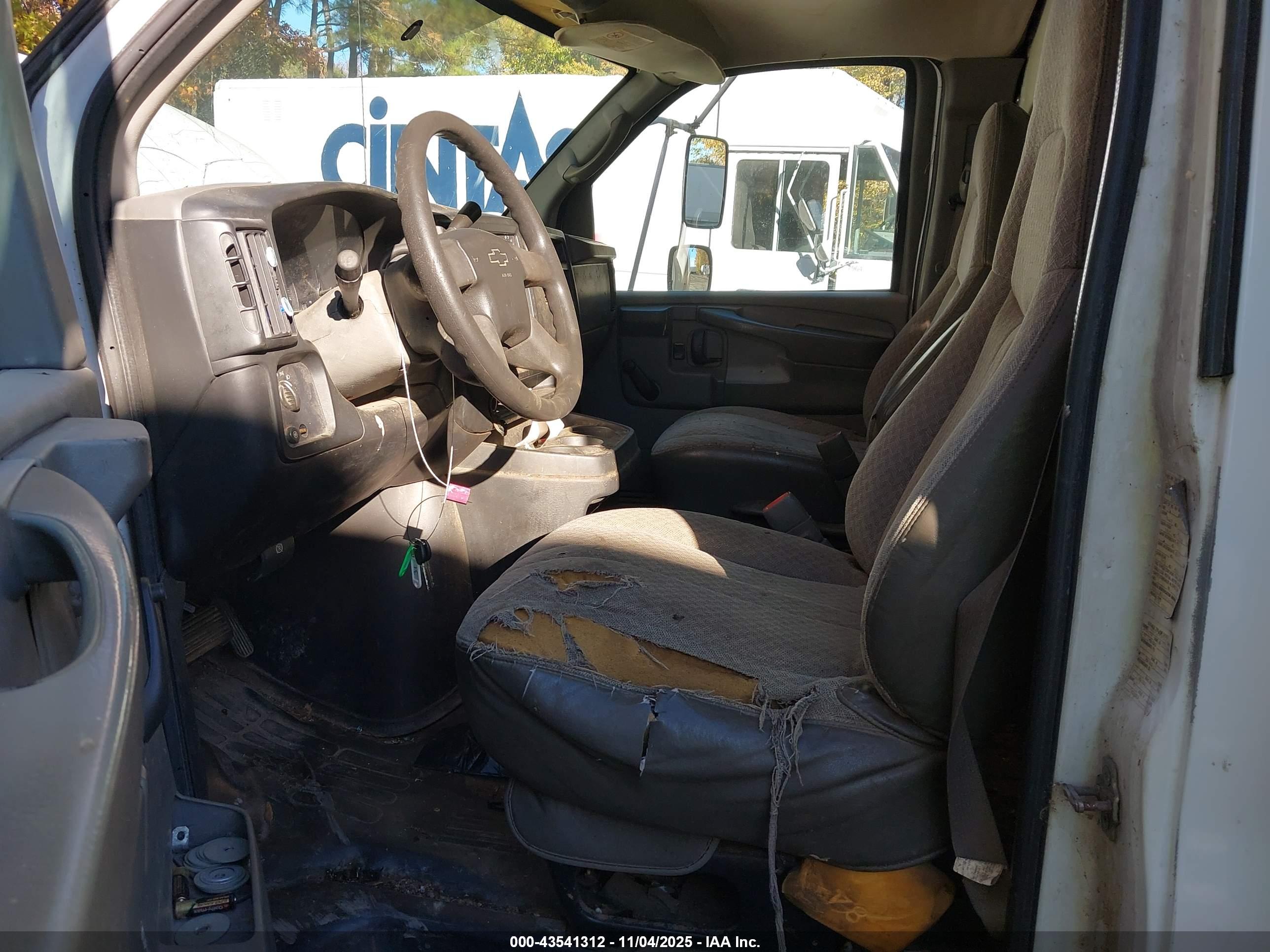 CHEVROLET EXPRESS image 7