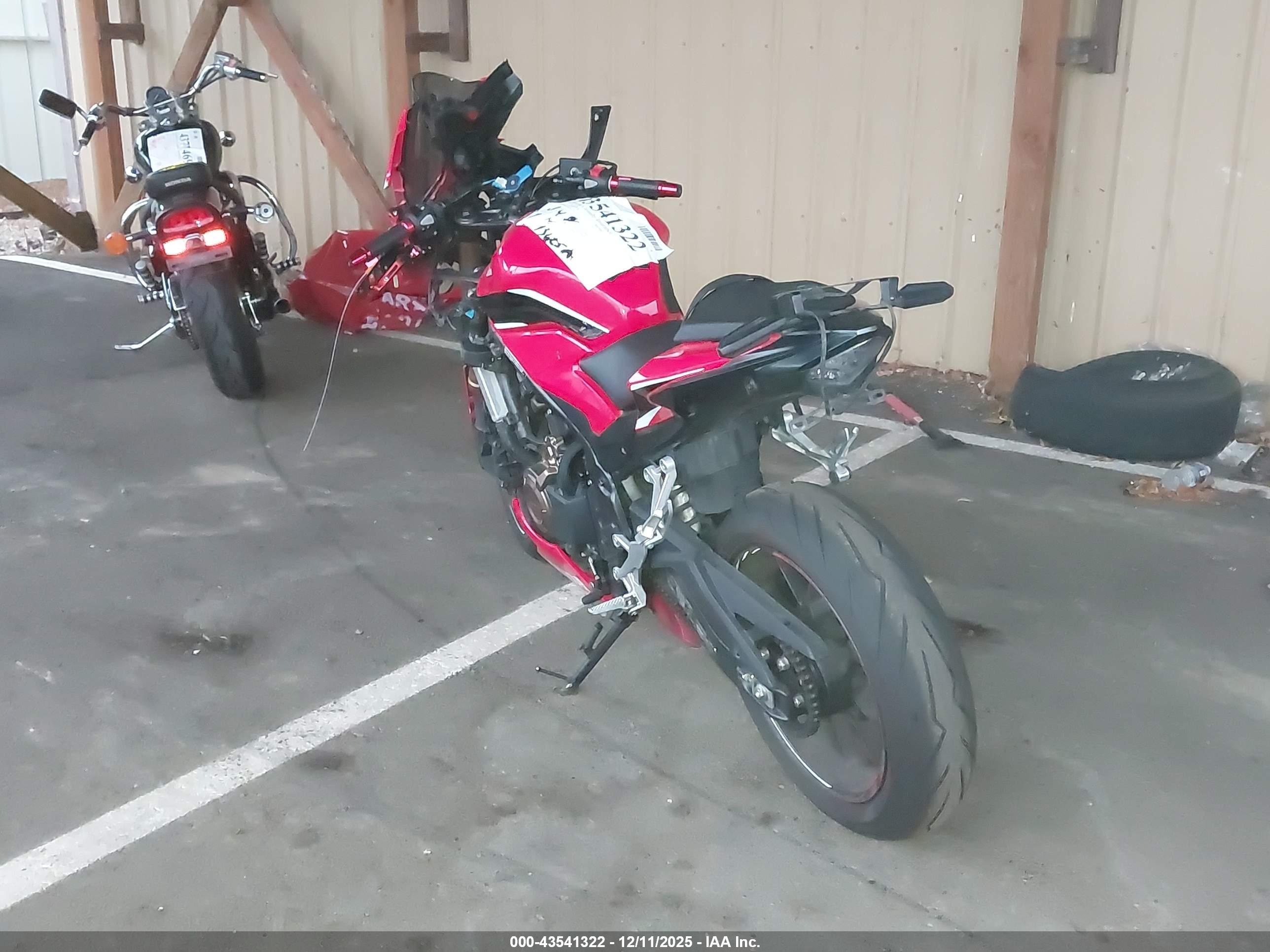 HONDA CBR500 image 3