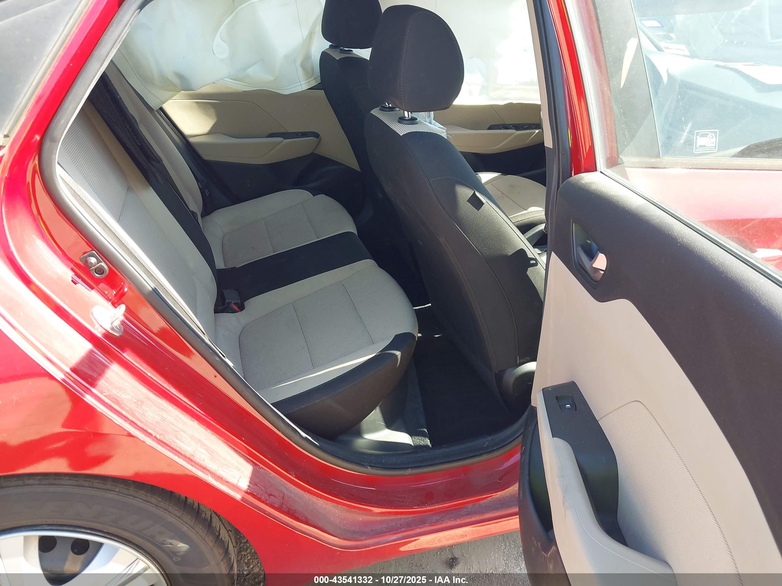 HYUNDAI ACCENT image 8