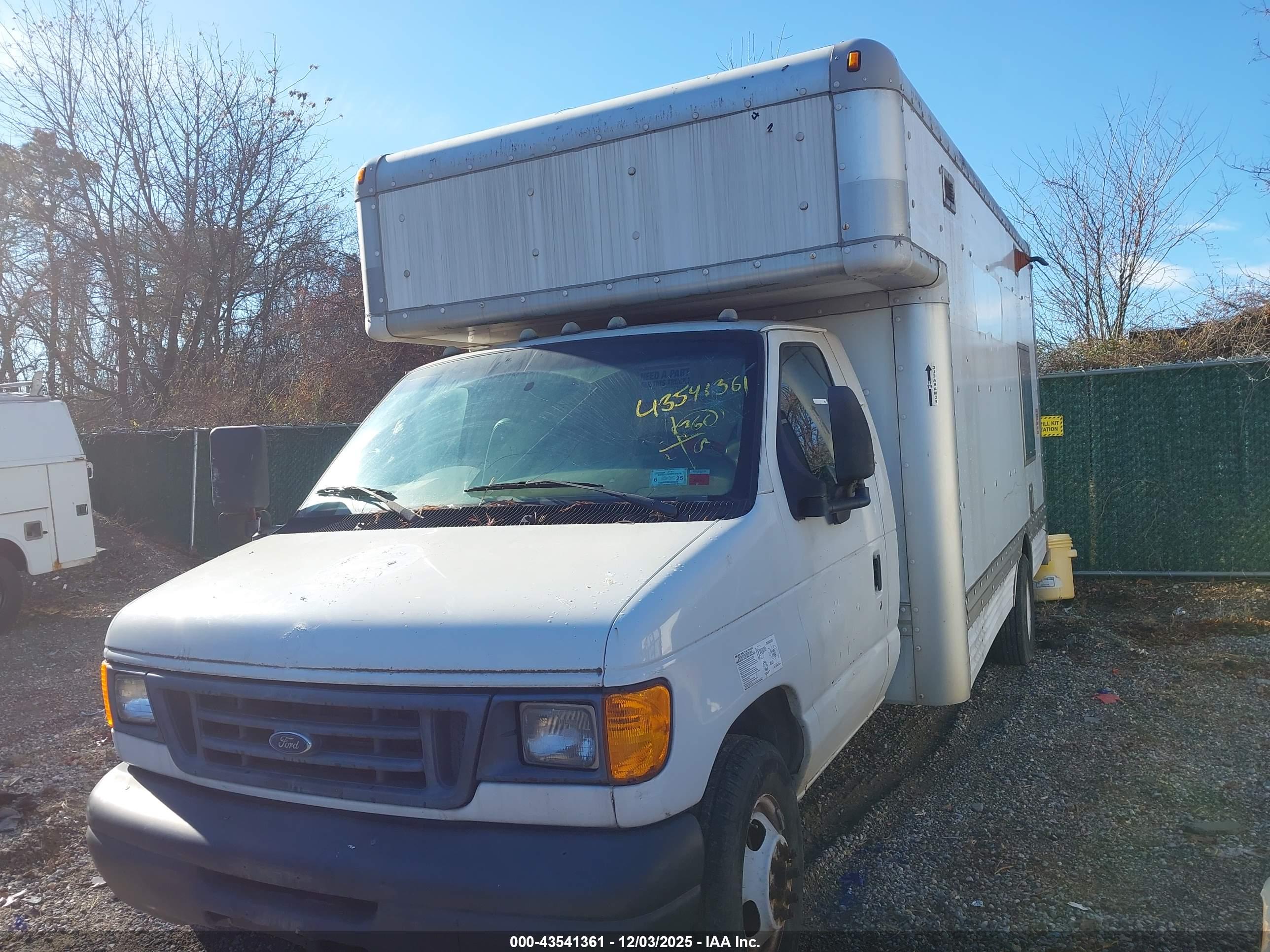 FORD E-450 image 2