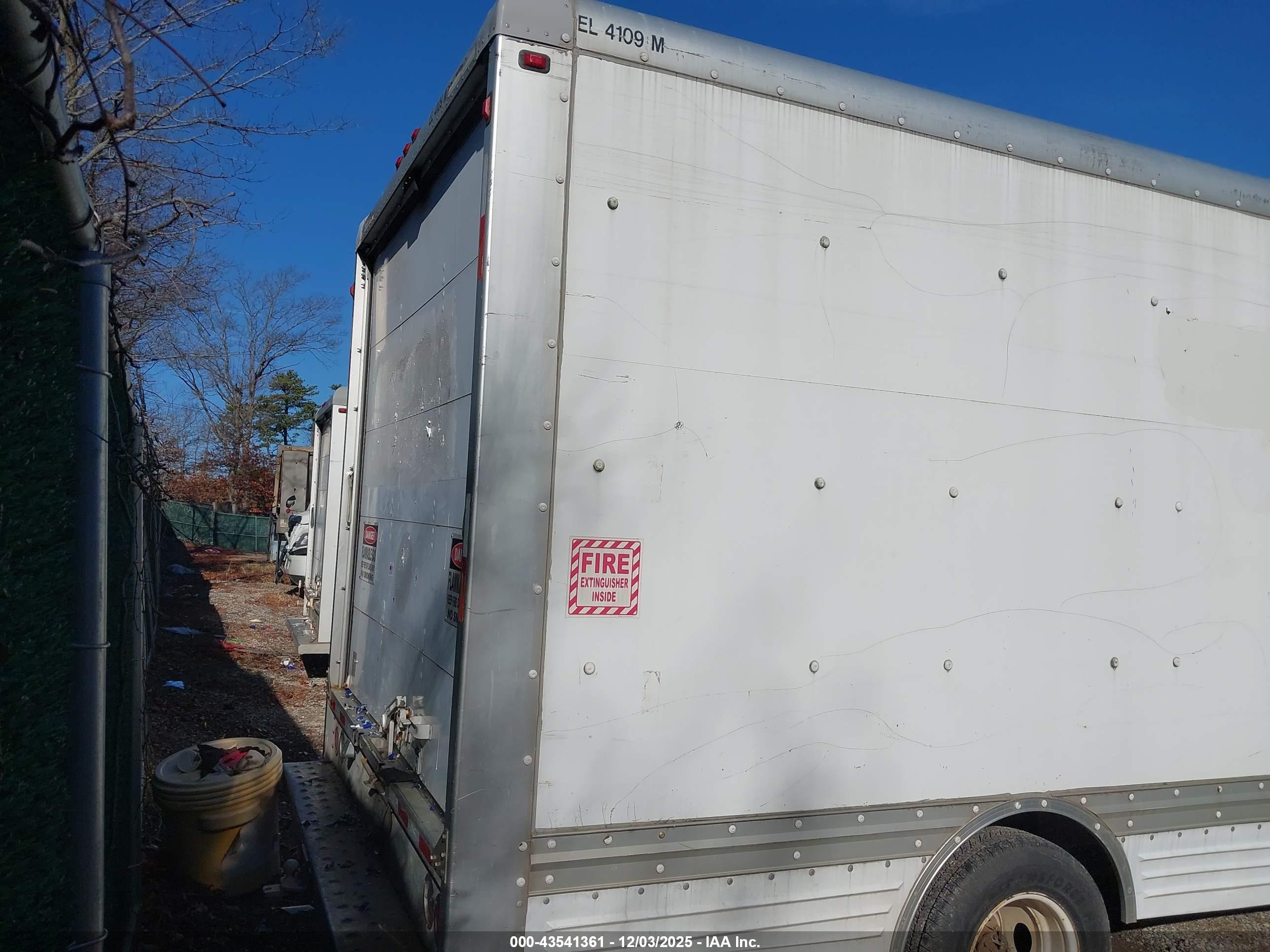 FORD E-450 image 4