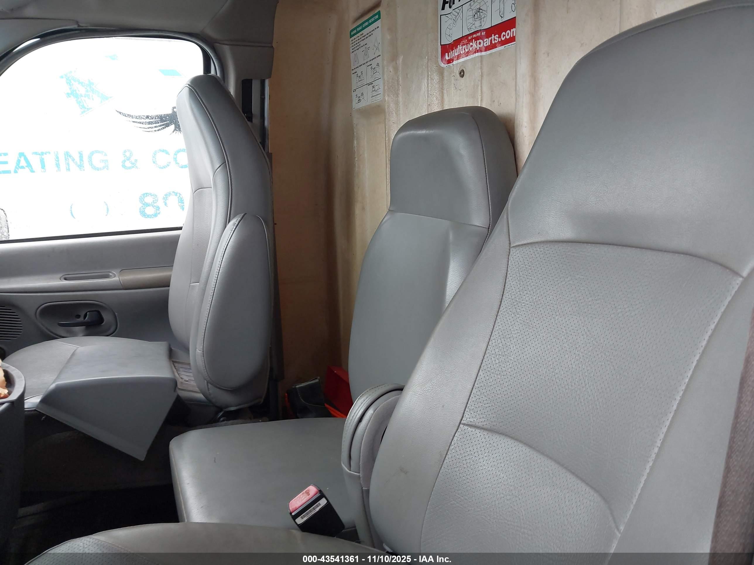 FORD E-450 image 7