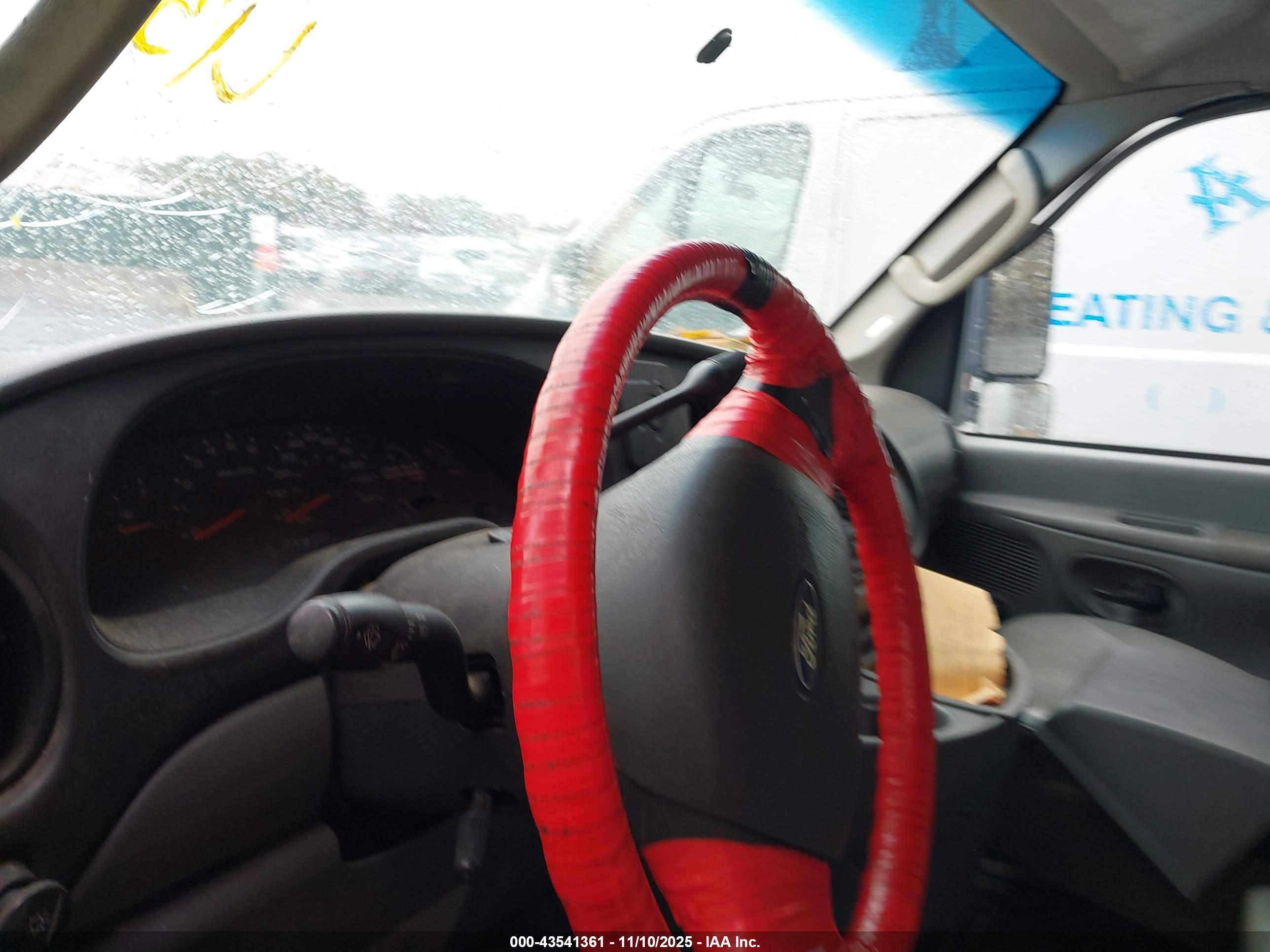 FORD E-450 image 8