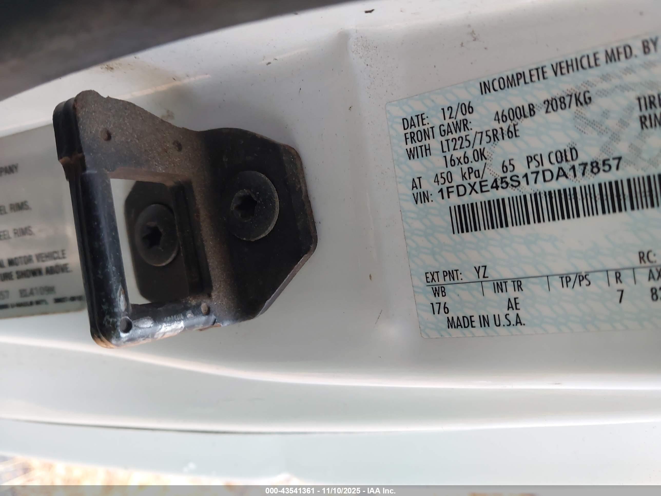 FORD E-450 image 9