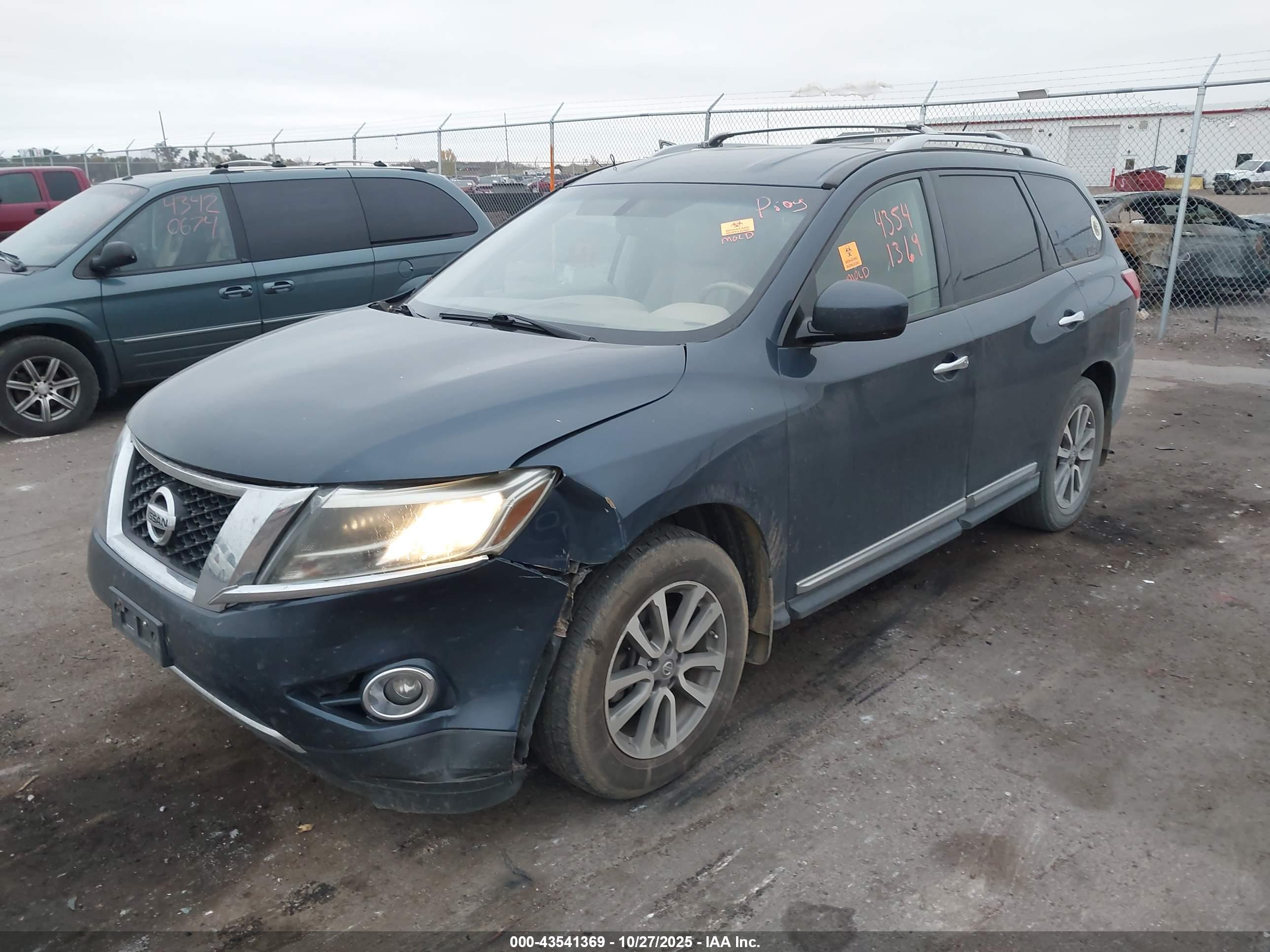 NISSAN PATHFINDER image 2