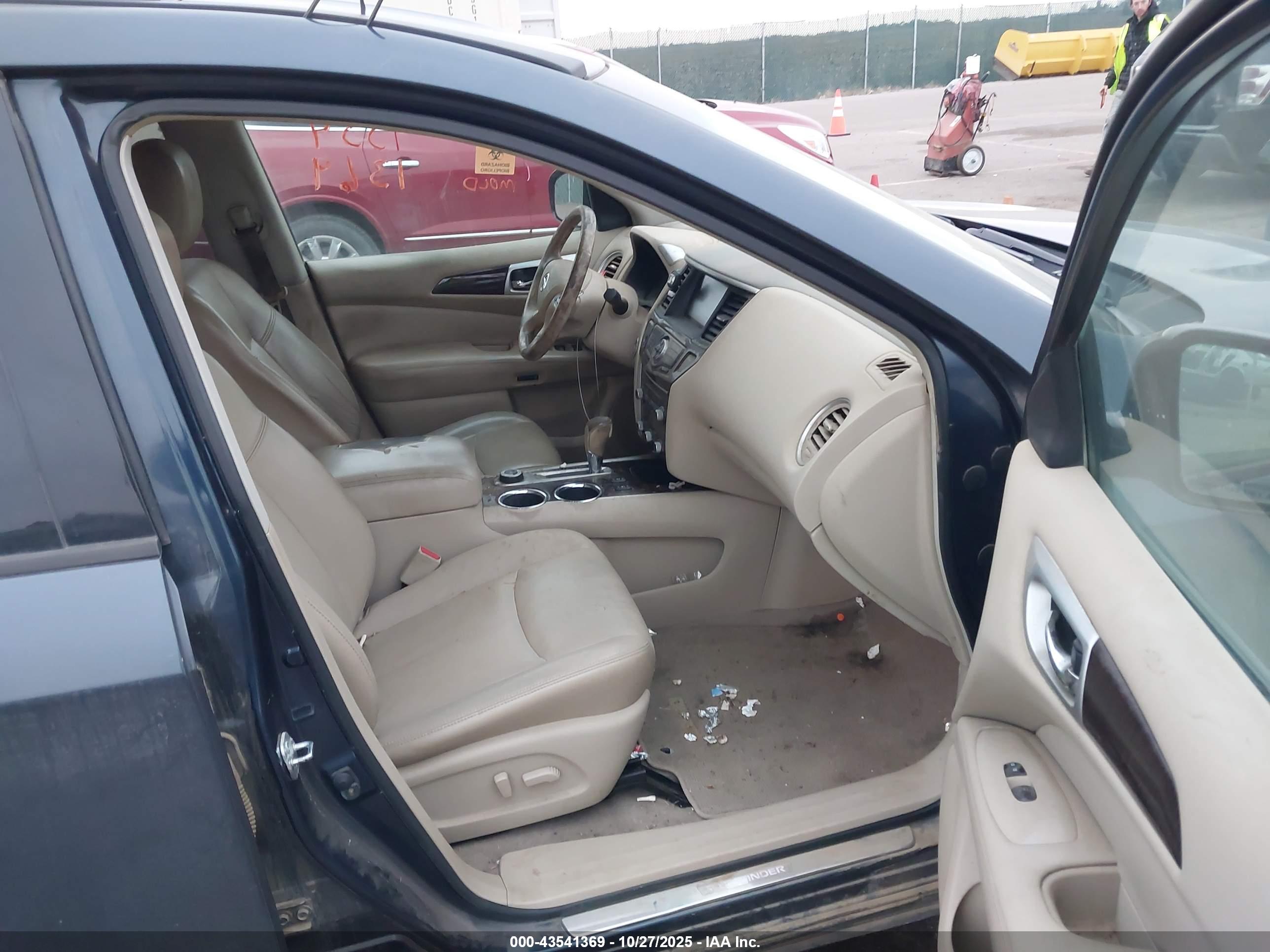 NISSAN PATHFINDER image 5