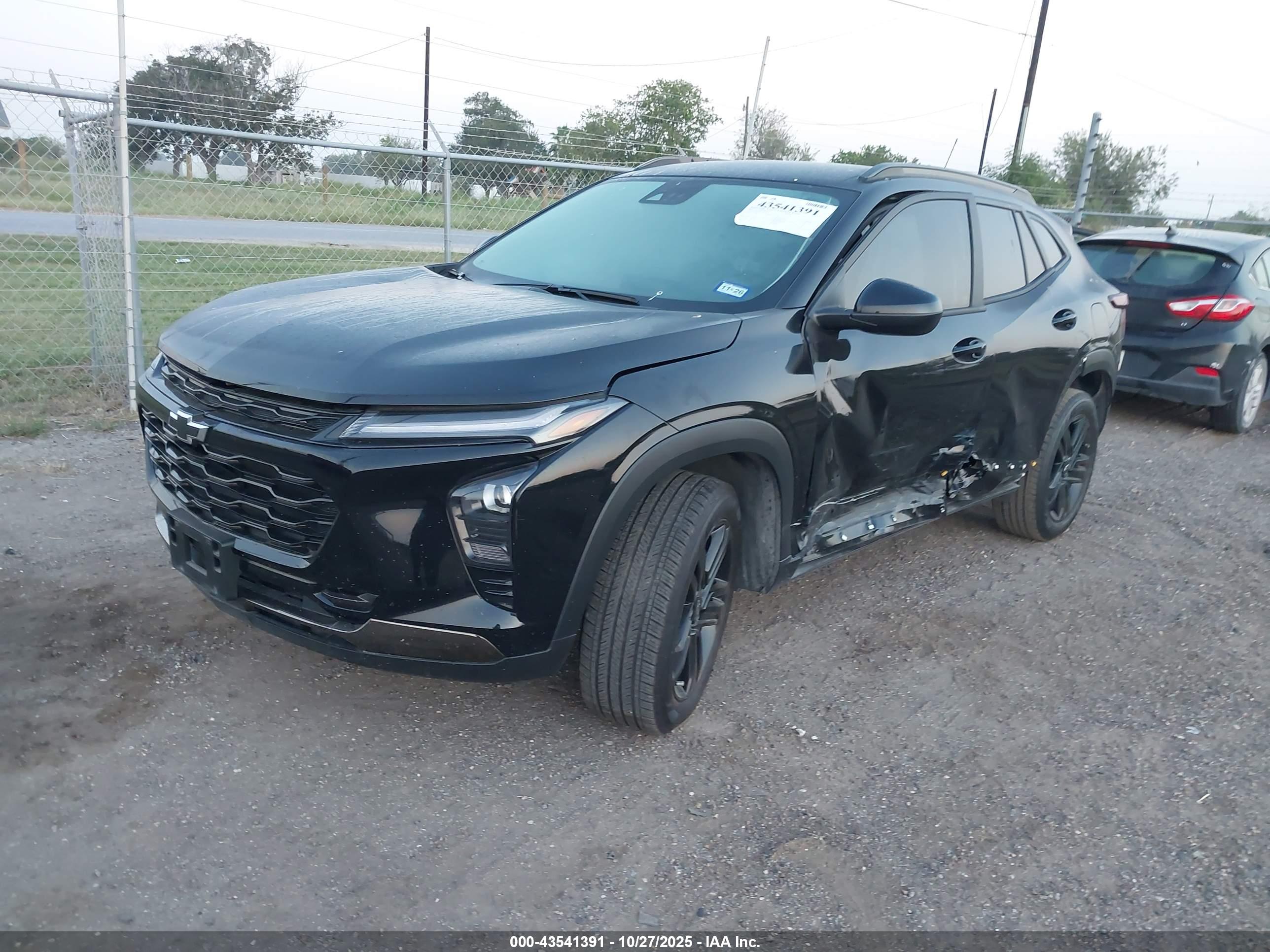 CHEVROLET TRAX image 2