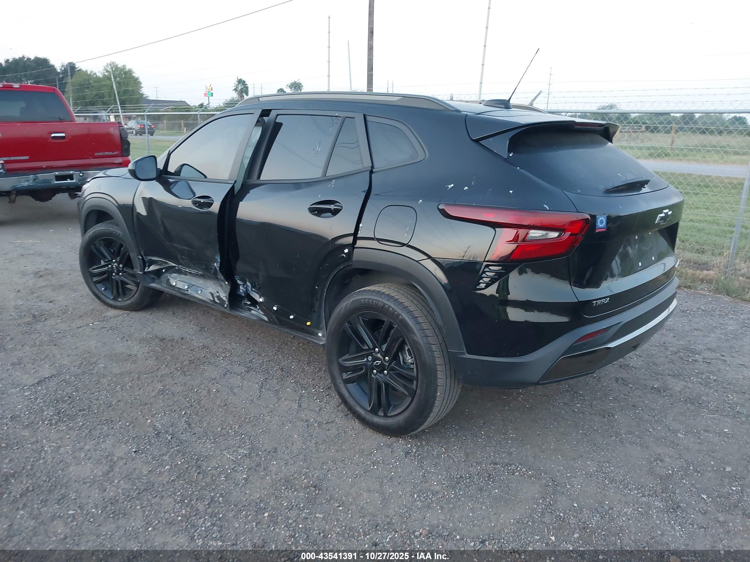 CHEVROLET TRAX image 3