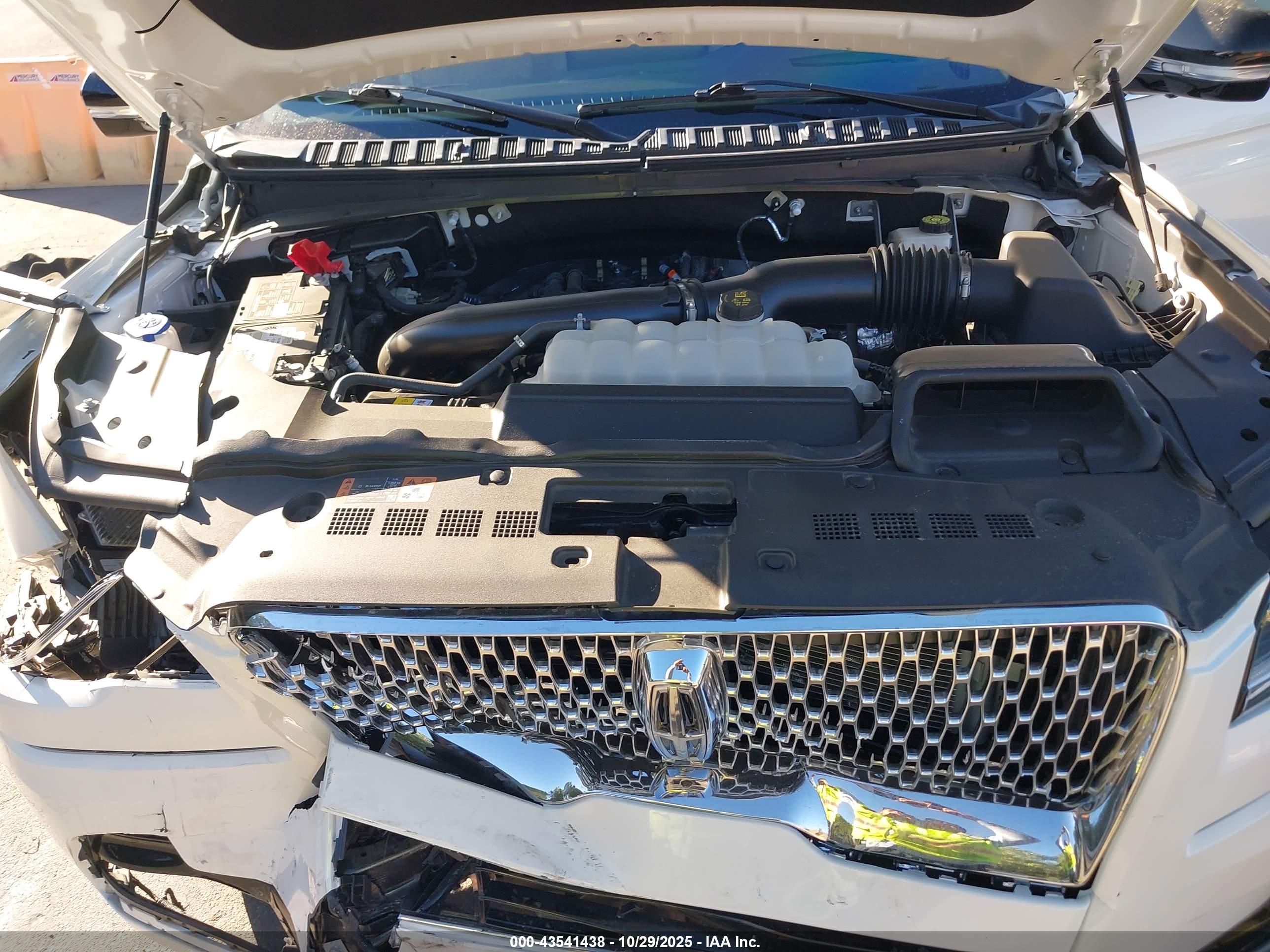 LINCOLN NAVIGATOR image 10