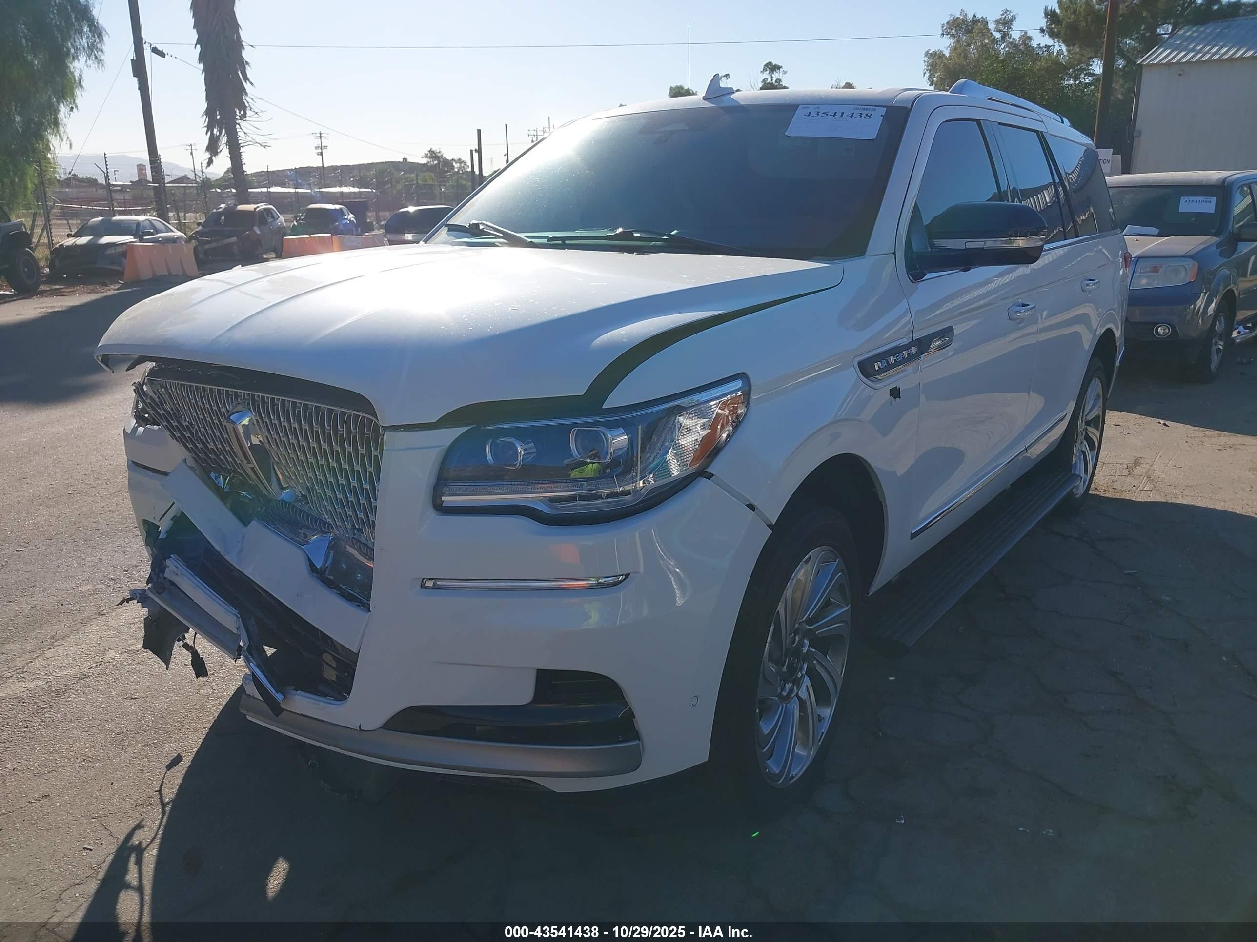 LINCOLN NAVIGATOR image 2