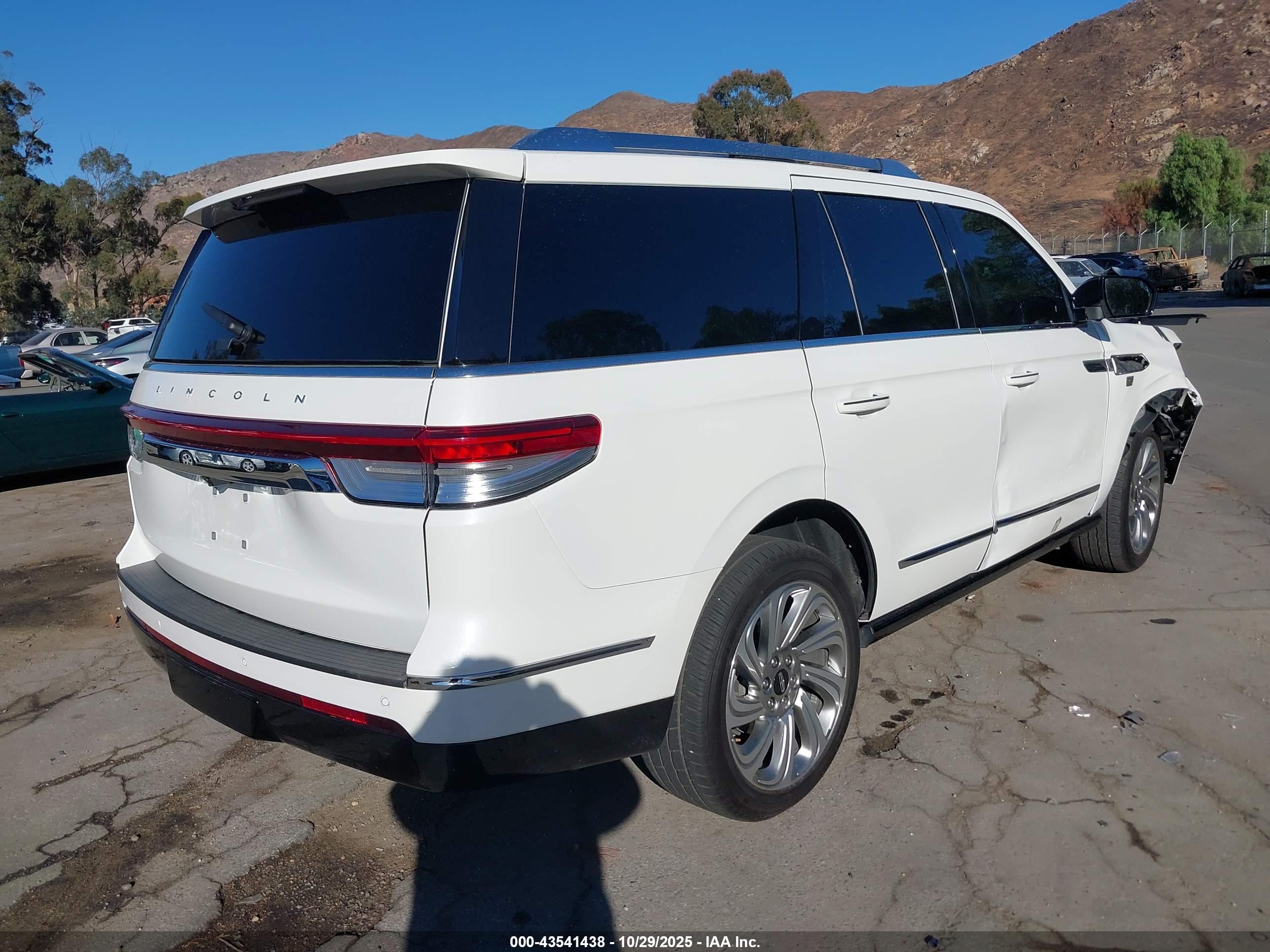 LINCOLN NAVIGATOR image 4
