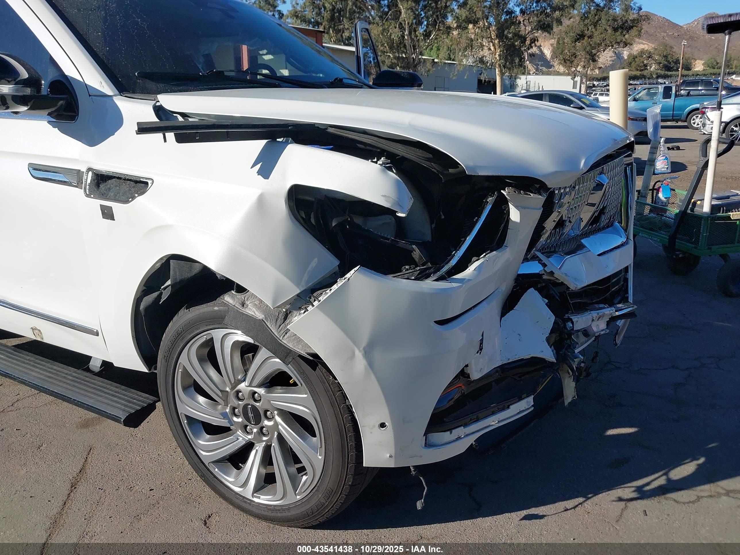 LINCOLN NAVIGATOR image 6