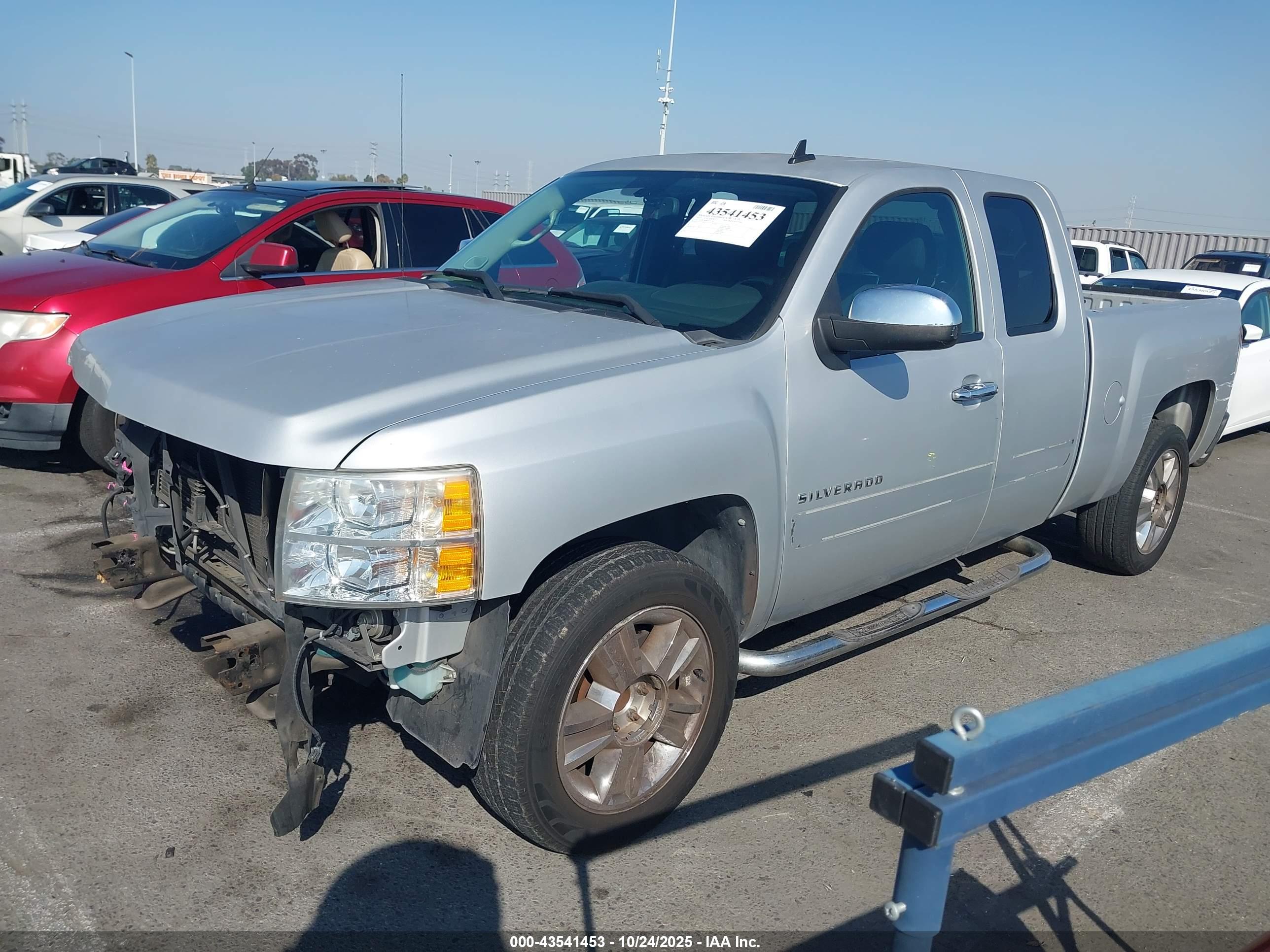 CHEVROLET SILVERADO image 2