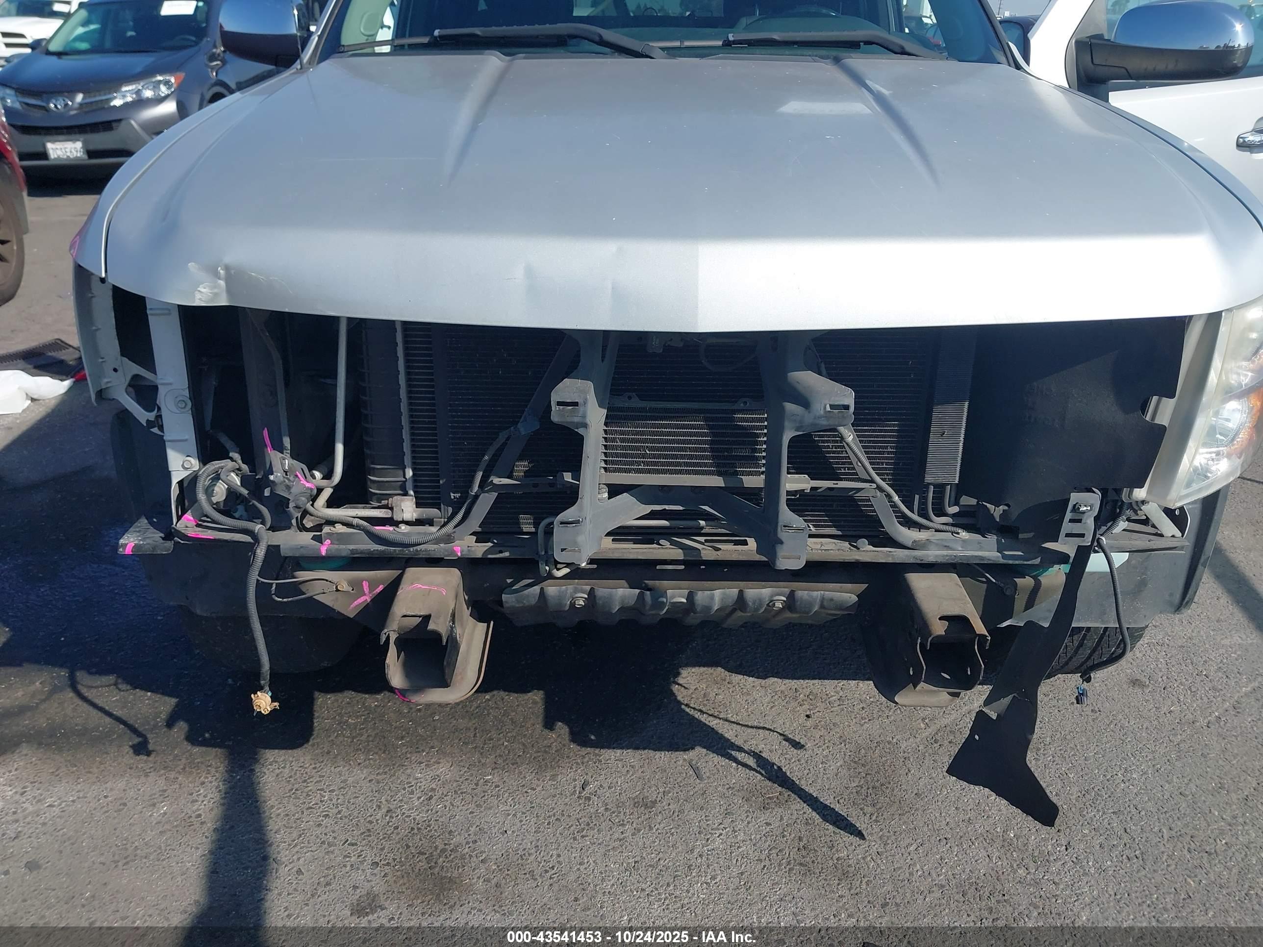CHEVROLET SILVERADO image 6