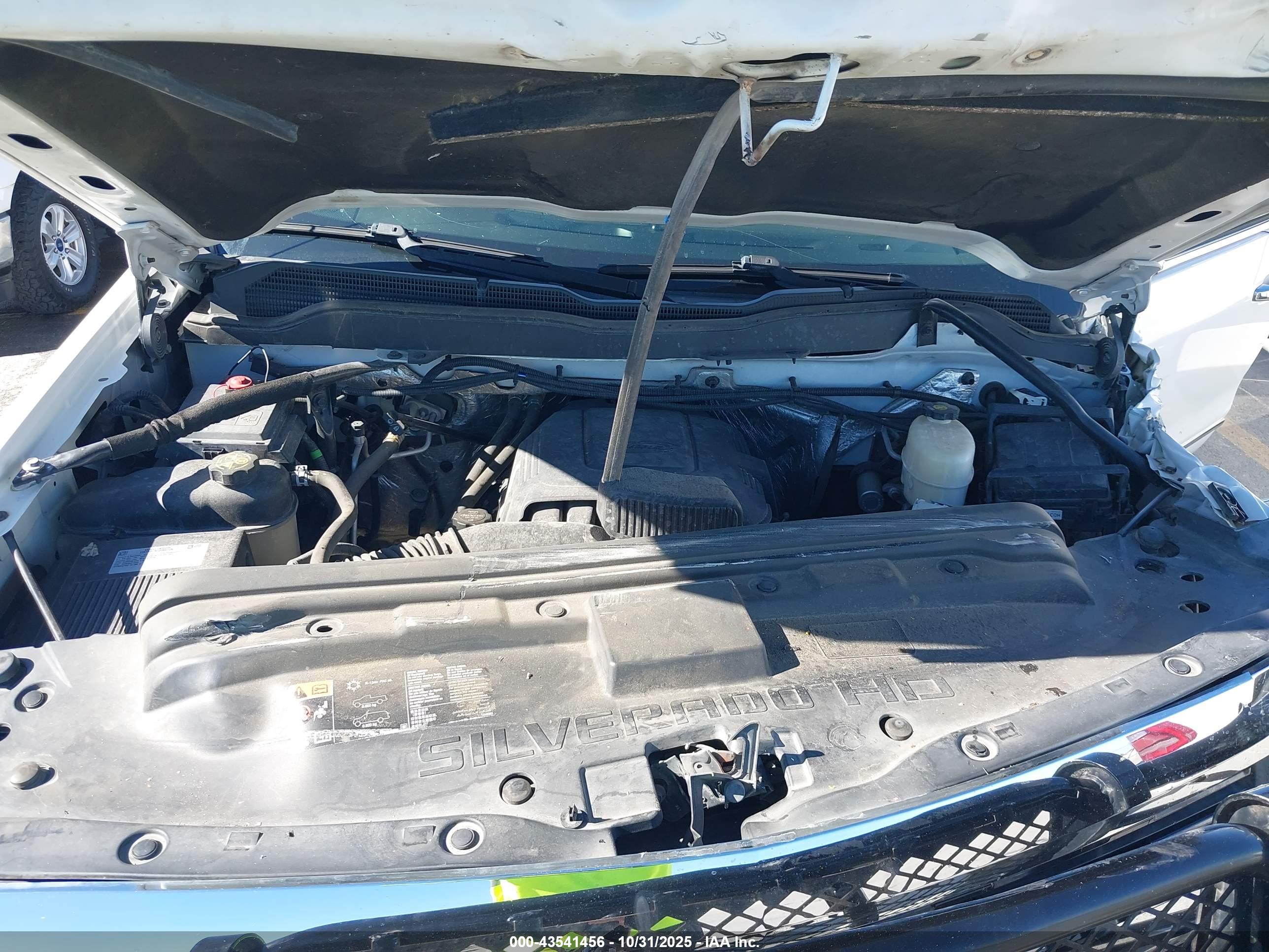 CHEVROLET SILVERADO image 10