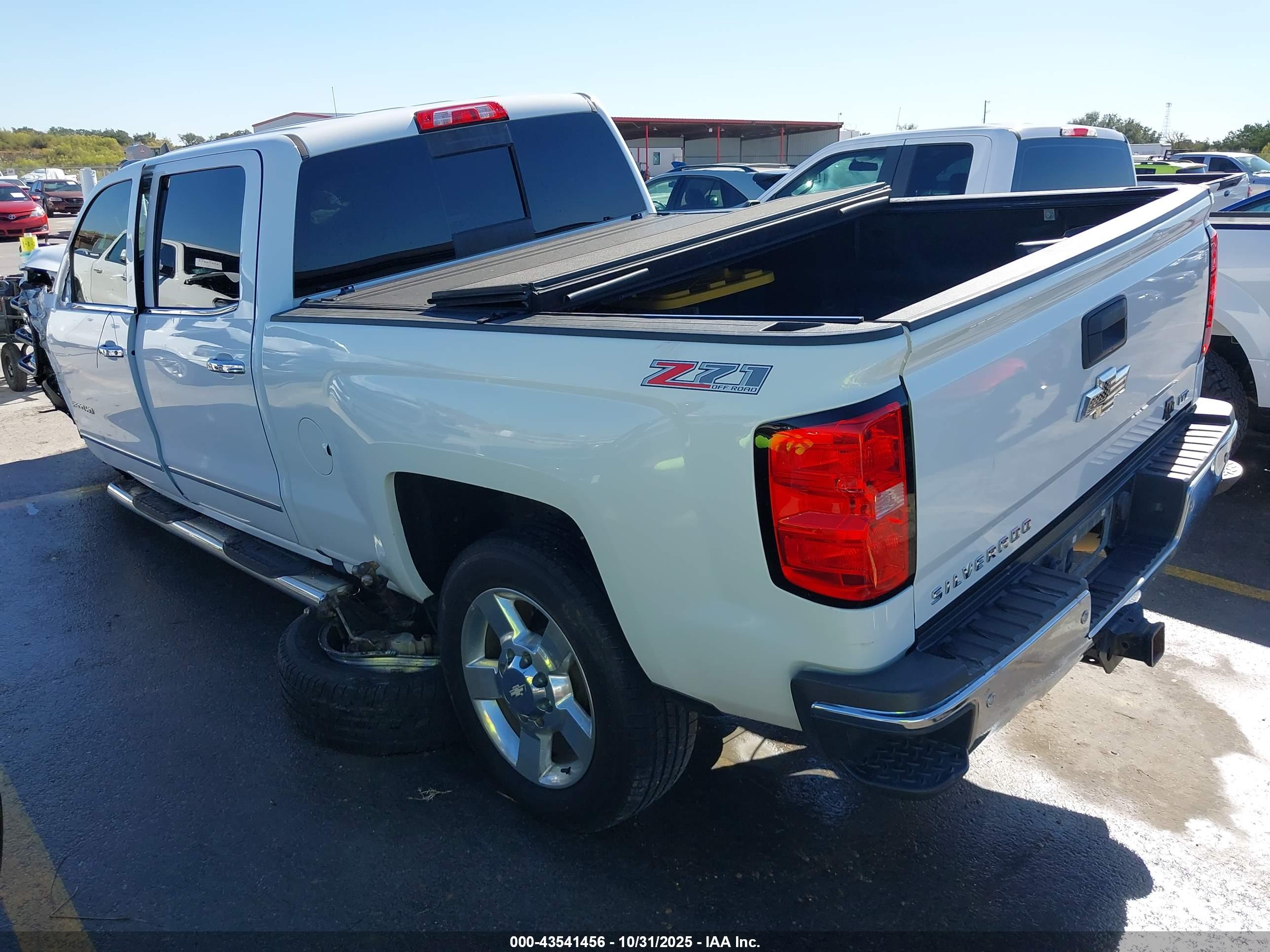 CHEVROLET SILVERADO image 3