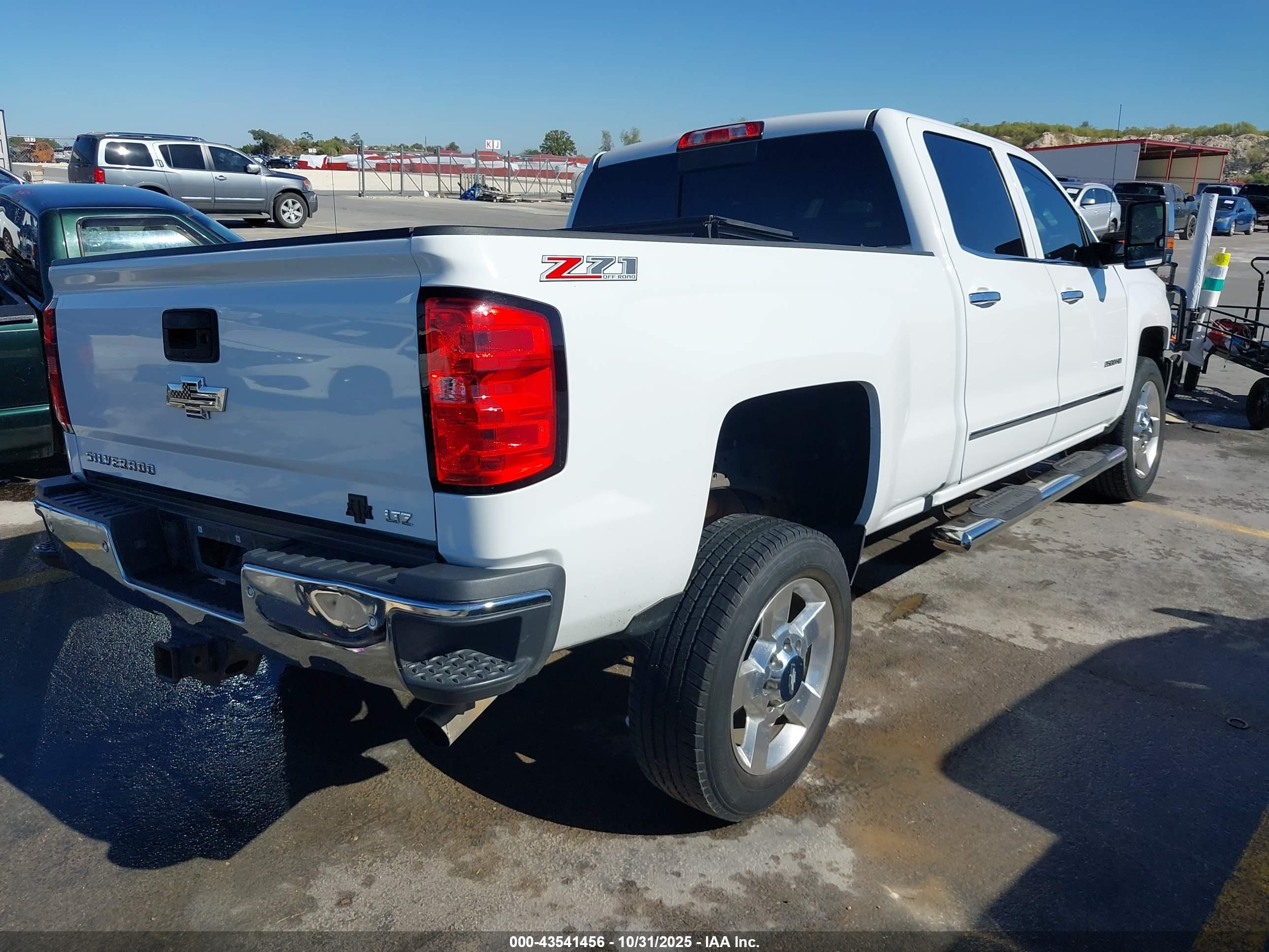 CHEVROLET SILVERADO image 4