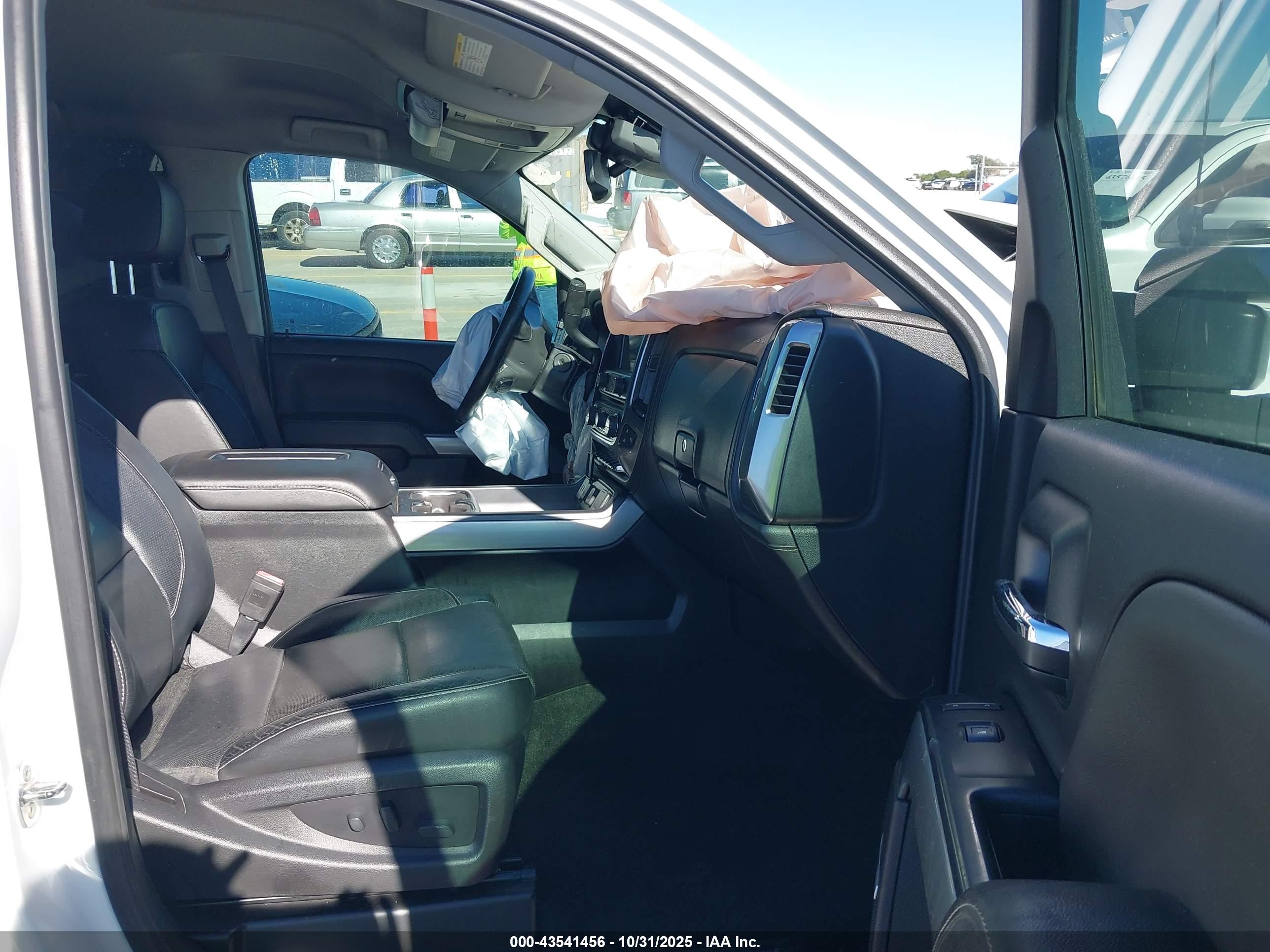 CHEVROLET SILVERADO image 5